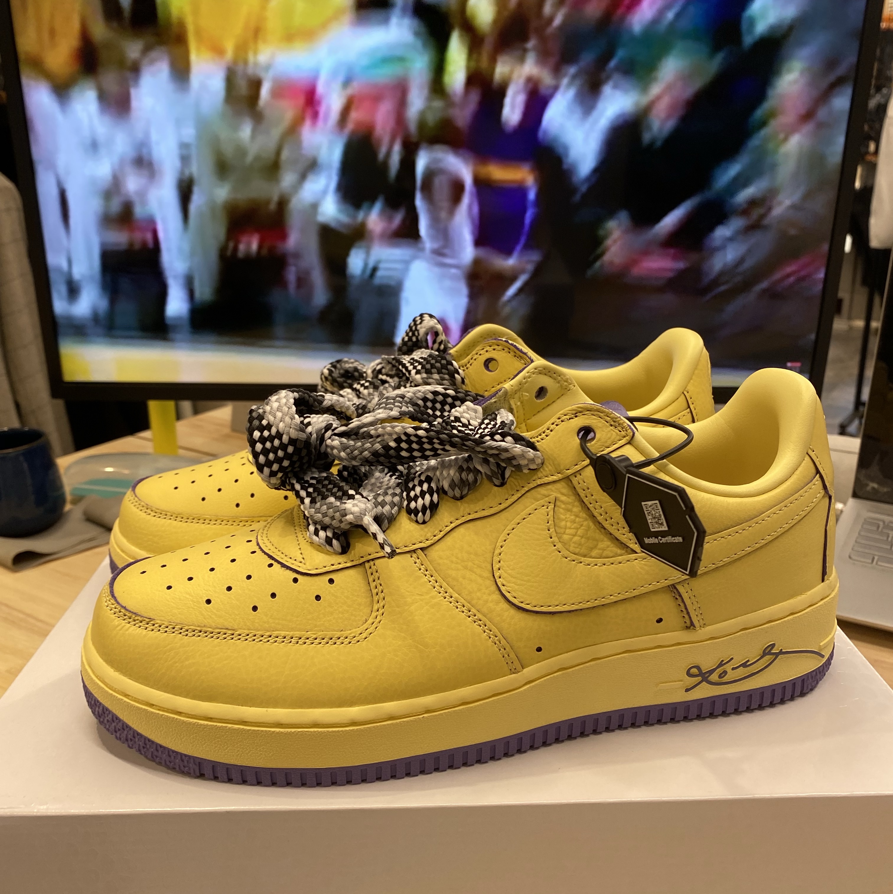Nike Air Force 1 Low Protro Soft Yellow 착용 스타일