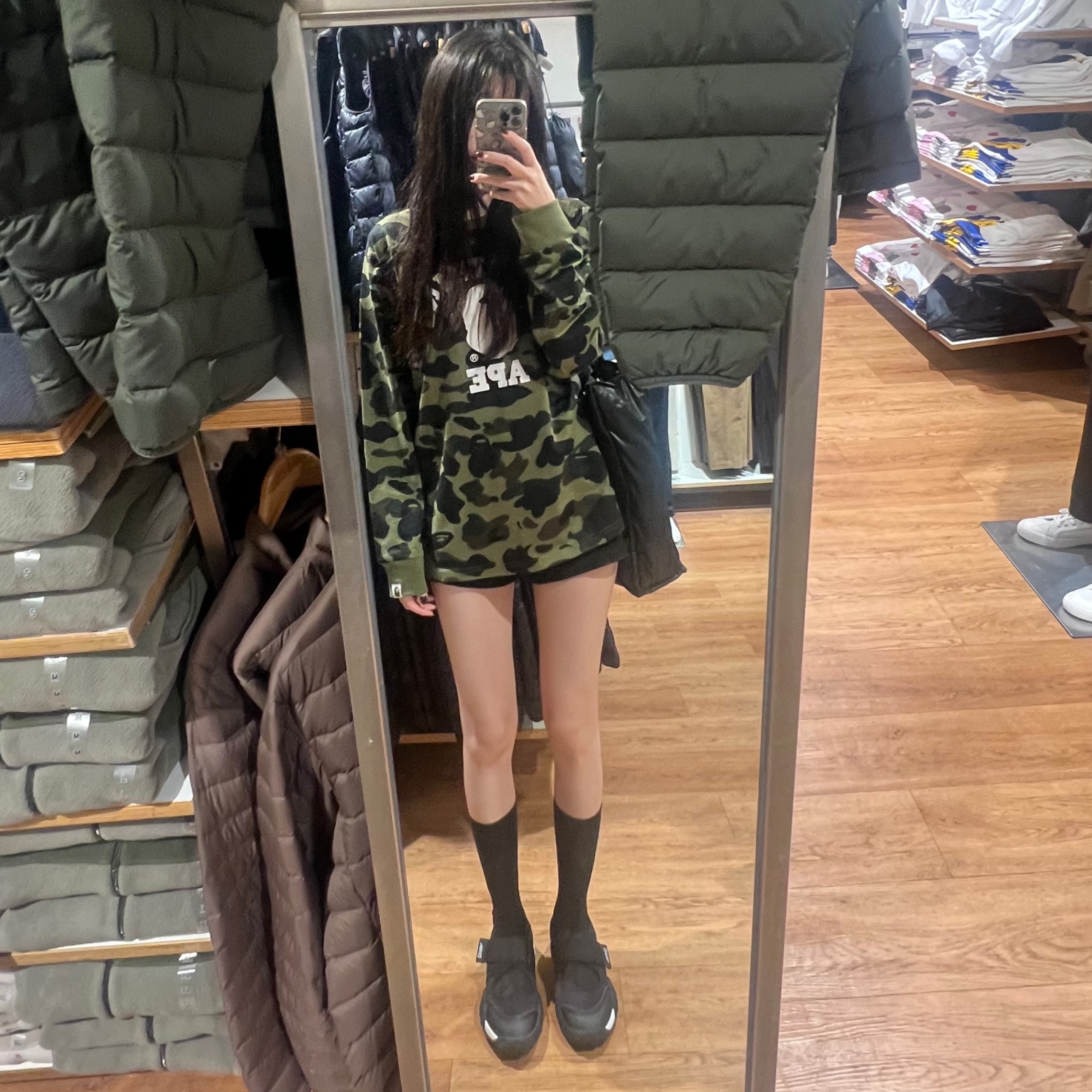 BAPE 1st Camo College L/S T-Shirt Green 착용 스타일