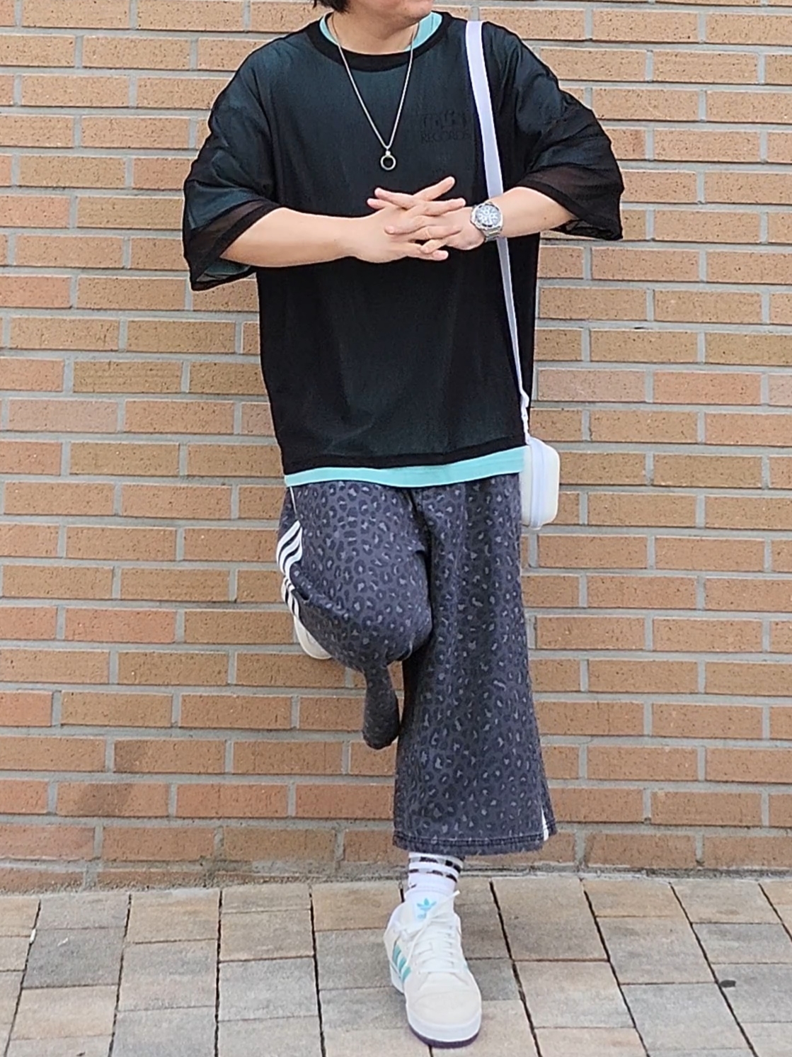 (W) Adidas Denim Bermuda Shorts Multicolor Carbon - US Sizing, Supreme Box Logo Mesh Back New Era Blue - 23SS 착용 스타일 - 3