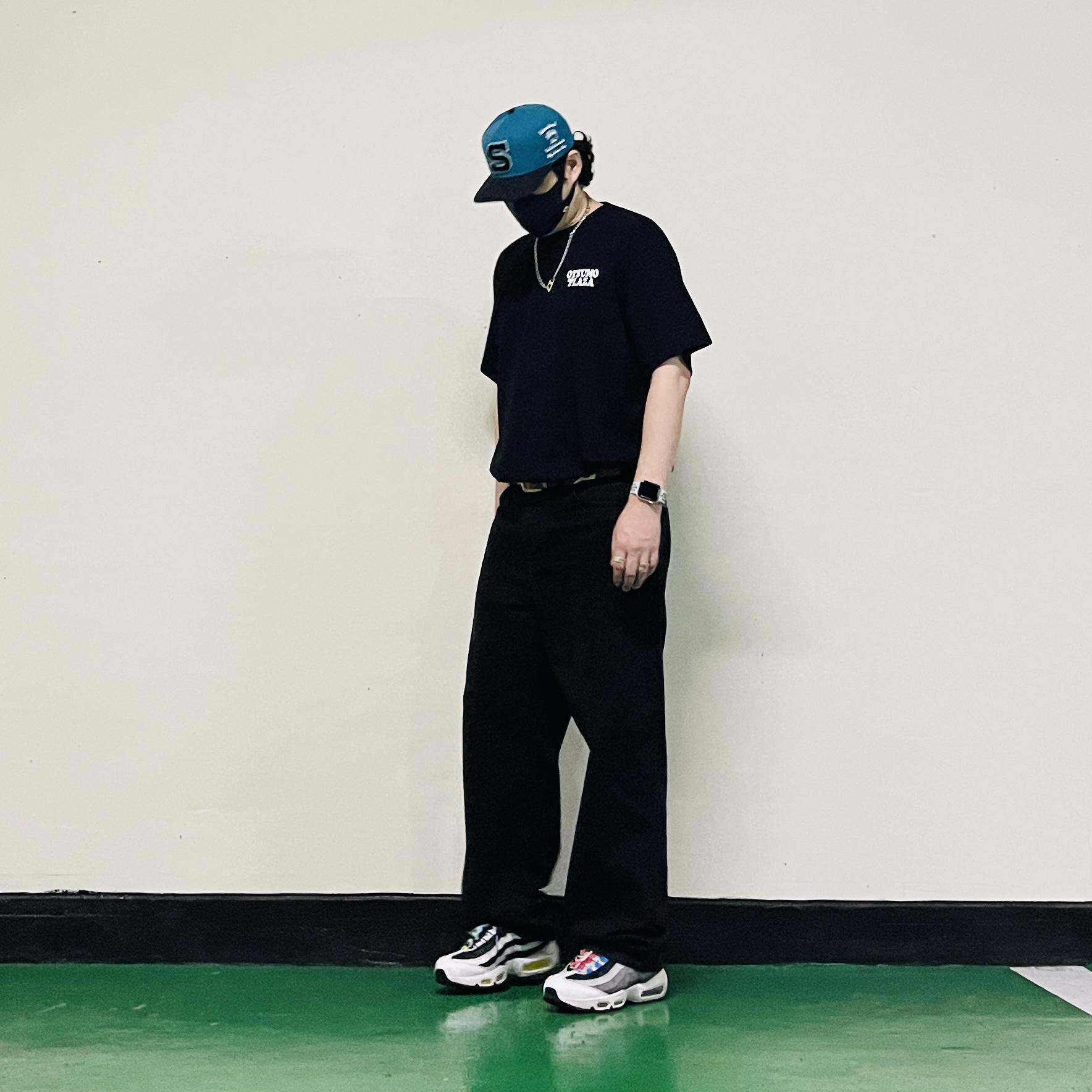 Stussy Washed Canvas Big OL' Jean Black, Verdy Otsumo Plaza T-Shirt Black - Otsumo Plaza Exclusive 착용 스타일 - 2
