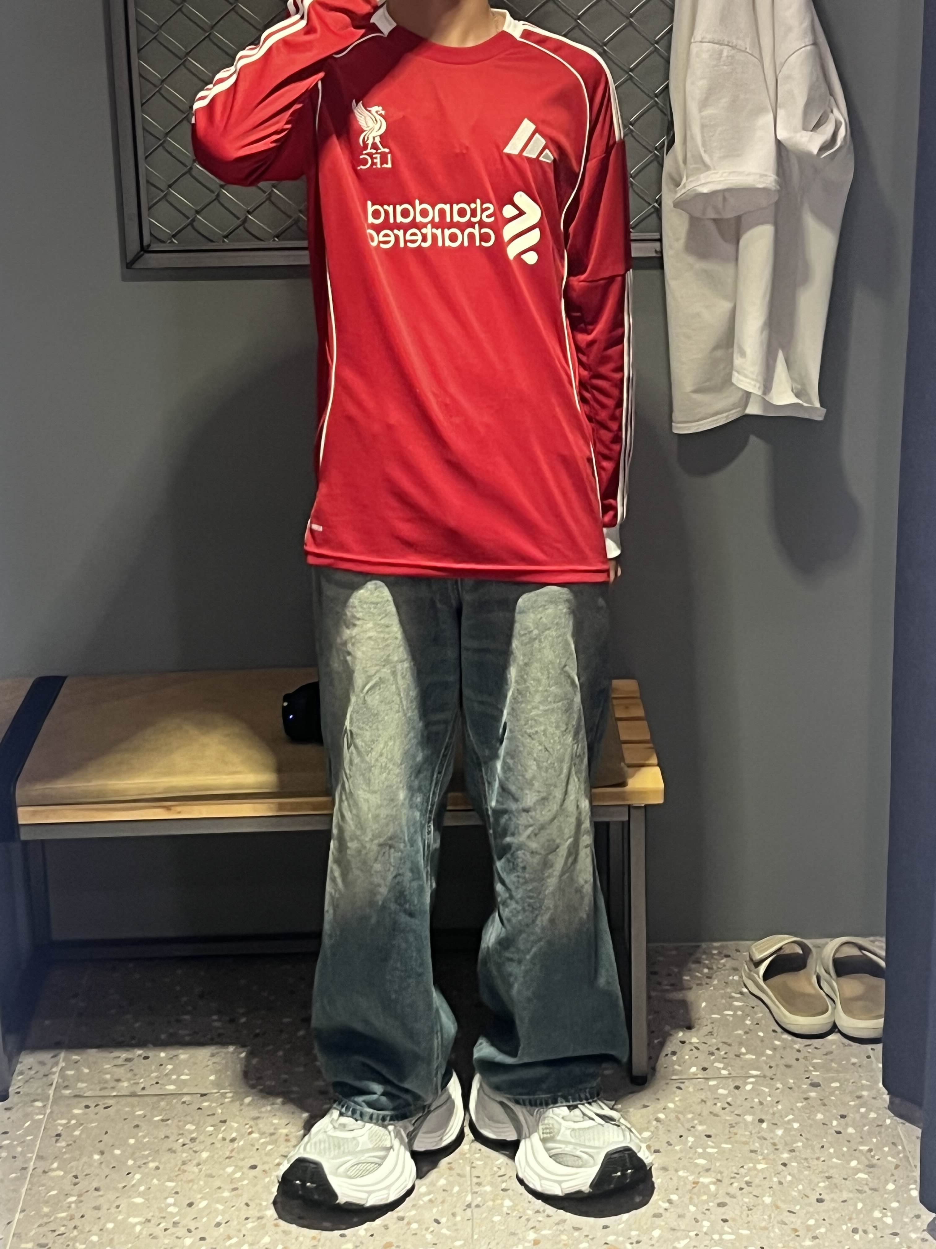 Adidas Liverpool FC 2025/26 Home Long Sleeve Jersey Strawberry Red - KR Sizing (Non Marking Ver.), Balenciaga 10XL Sneakers White Grey Silver Black 착용 스타일