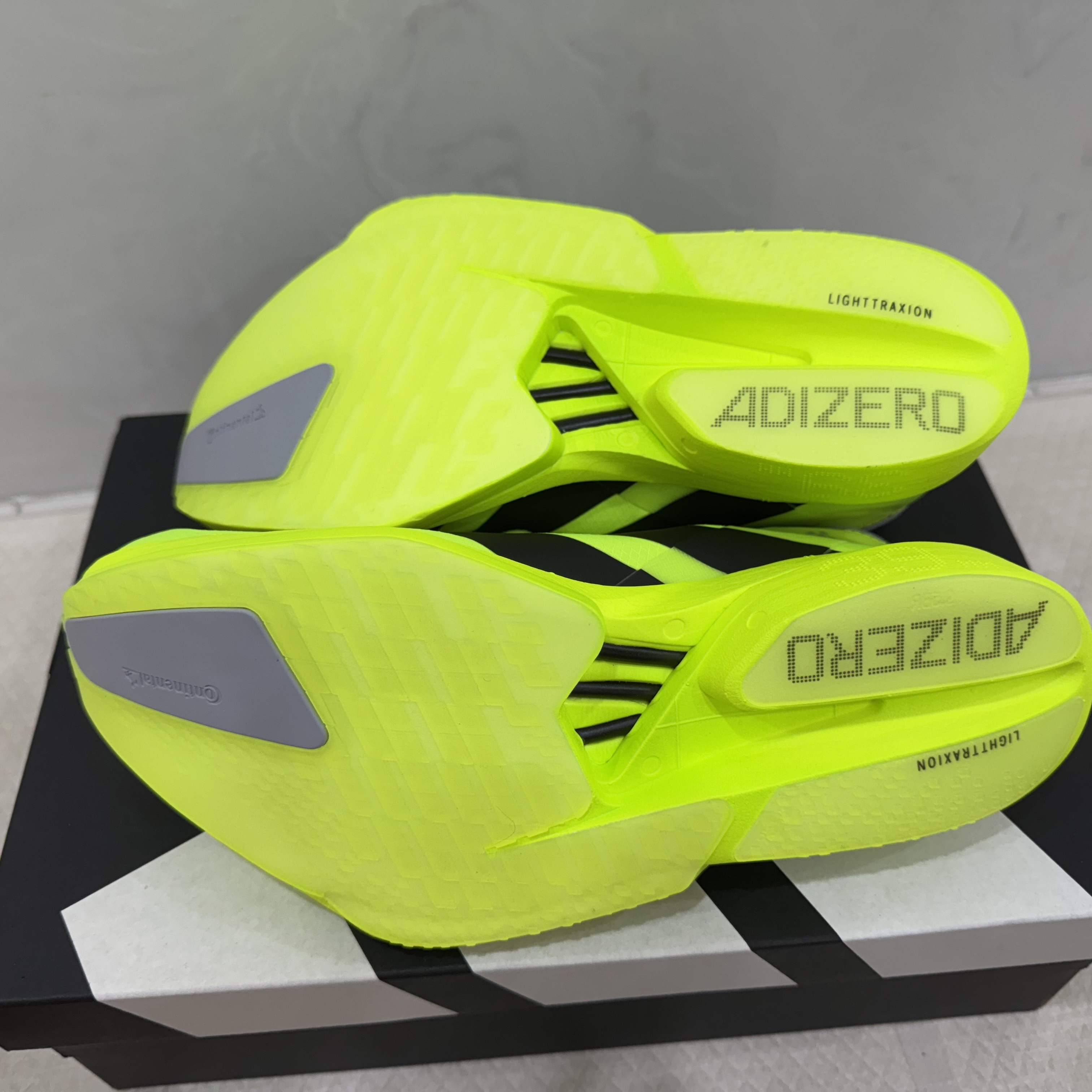Adidas Adizero Adios Pro 4 Lucid Lemon Core Black 착용 스타일 - 1