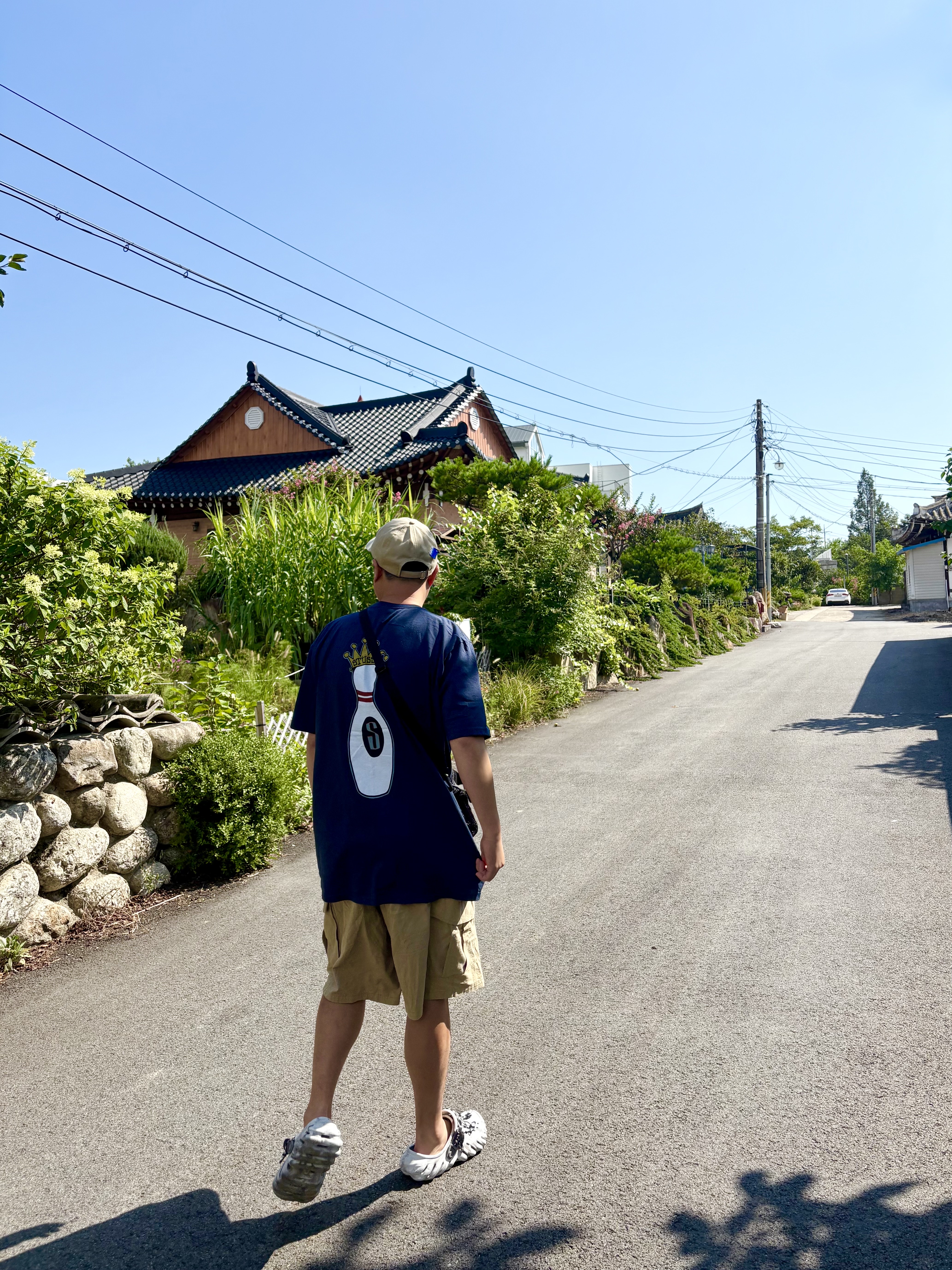 Ader Error x Zara Pleated Cap Beige, Stussy Kingpin T-Shirt Navy 착용 스타일 - 1