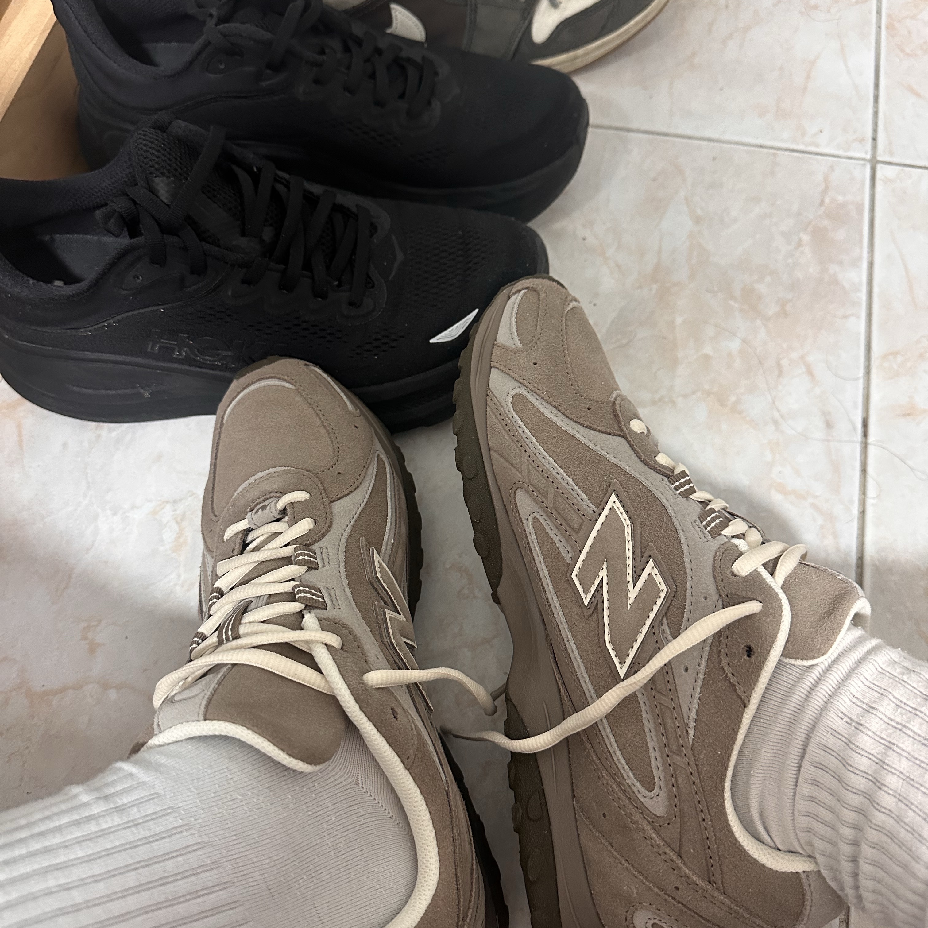 New Balance 204L Suede Mushroom Arid Stone 착용 스타일