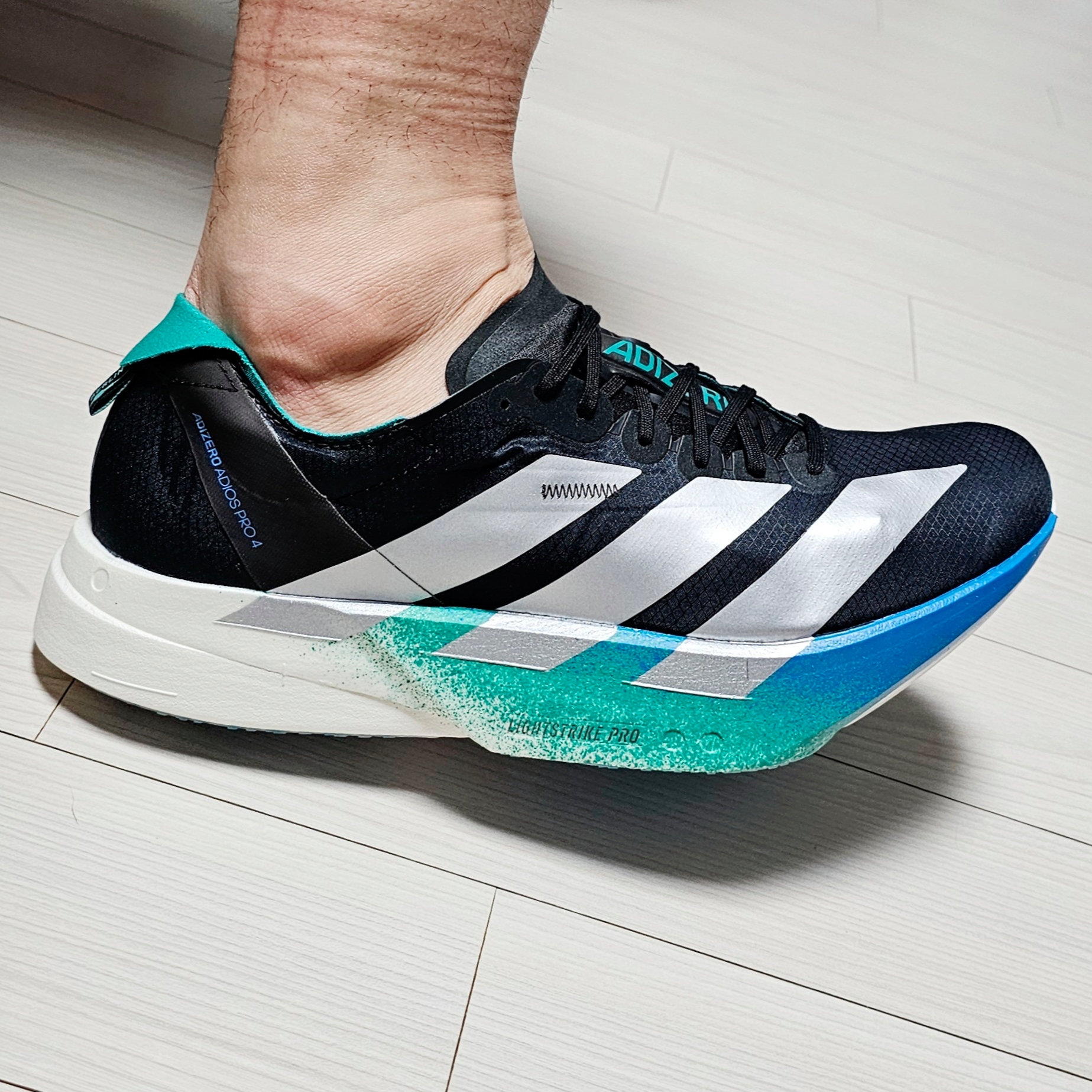 Adidas Adizero Adios Pro 4 Core Black Glory Green 착용 스타일