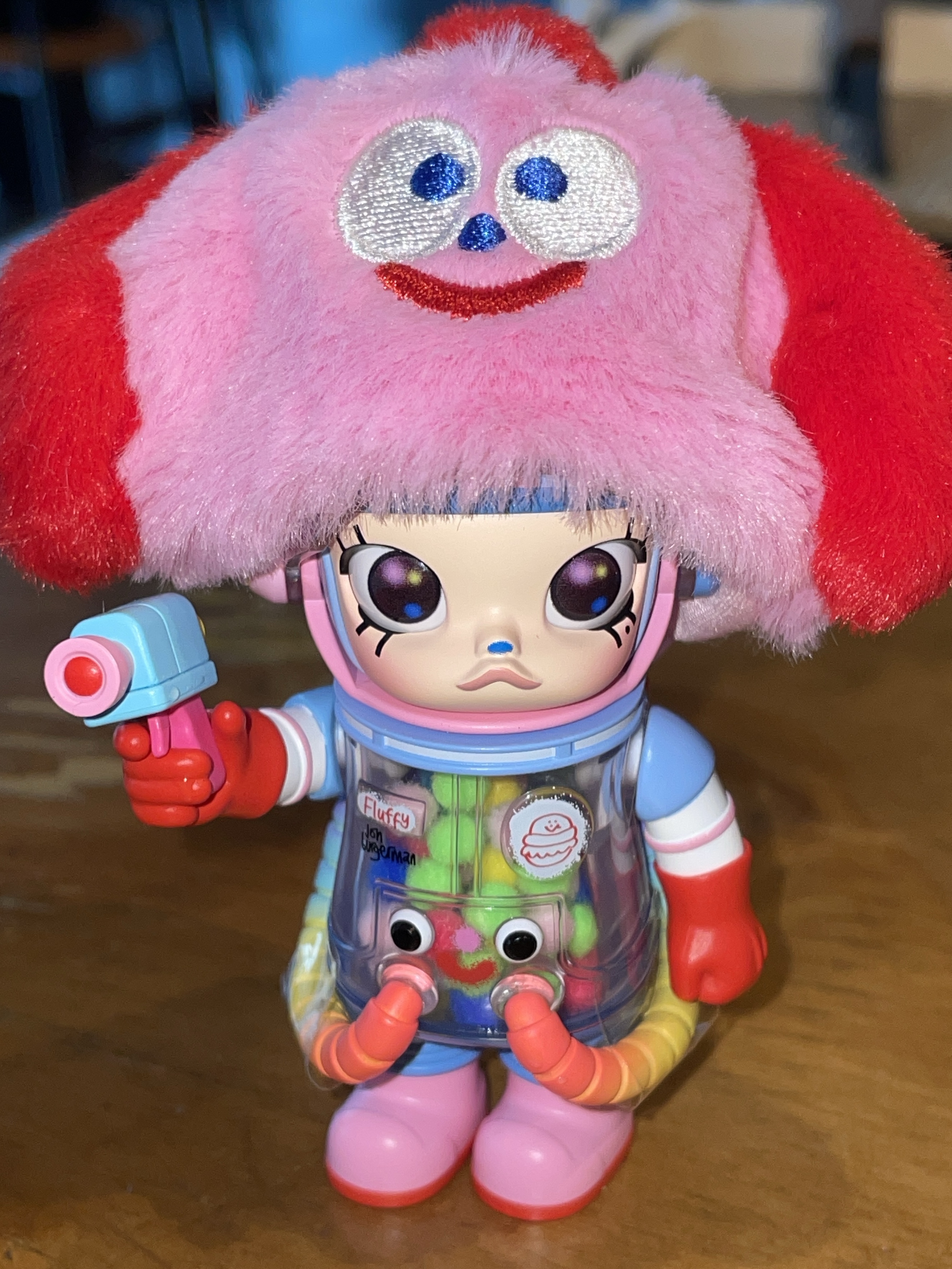 Pop Mart Mega Space Molly 100% Series4 Jon Burgerman (Opened Case) 착용 스타일