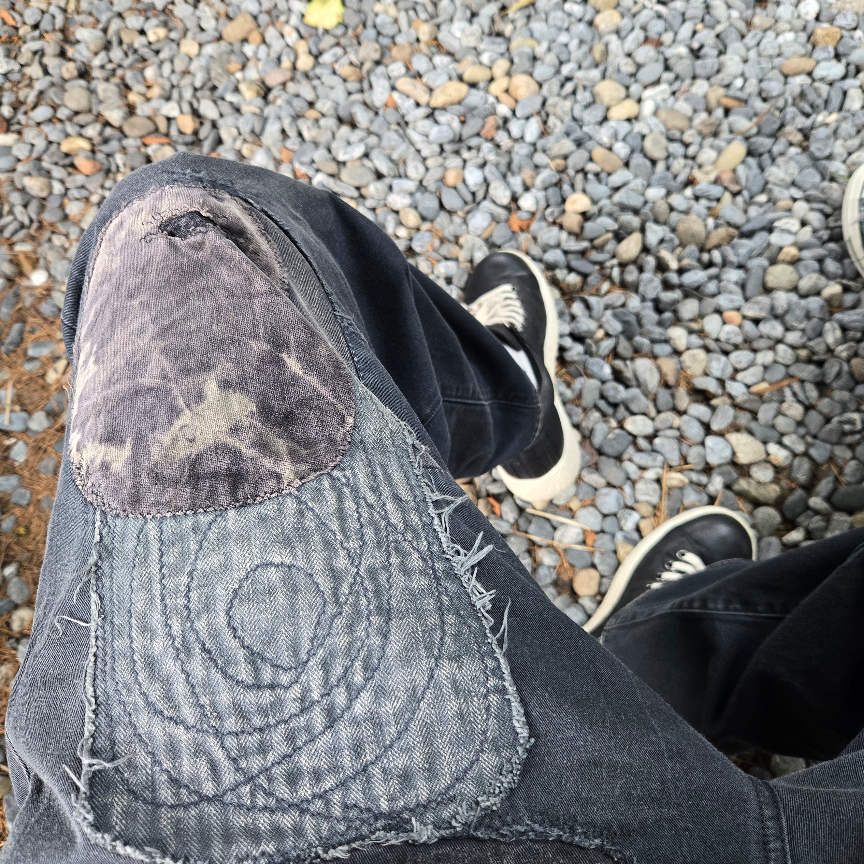 Kapital Katsuragi Port Baggy Pants Black, Dior Safari Mini Messenger Bag Dior Oblique Jacquard Black 착용 스타일 - 2