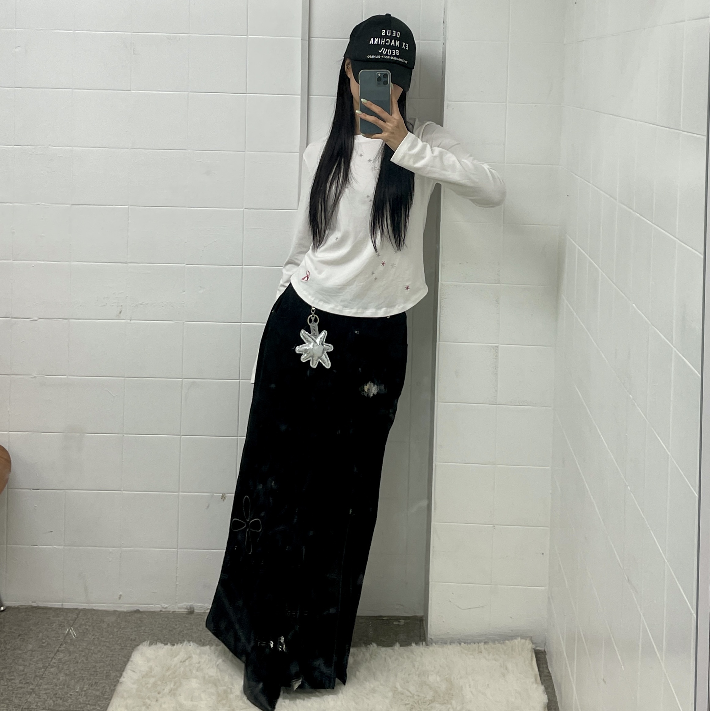 Riomeu Cotton Unbalance Long Skirts Black, Riomeu Stellance Long Sleeve Ivory 착용 스타일 - 1