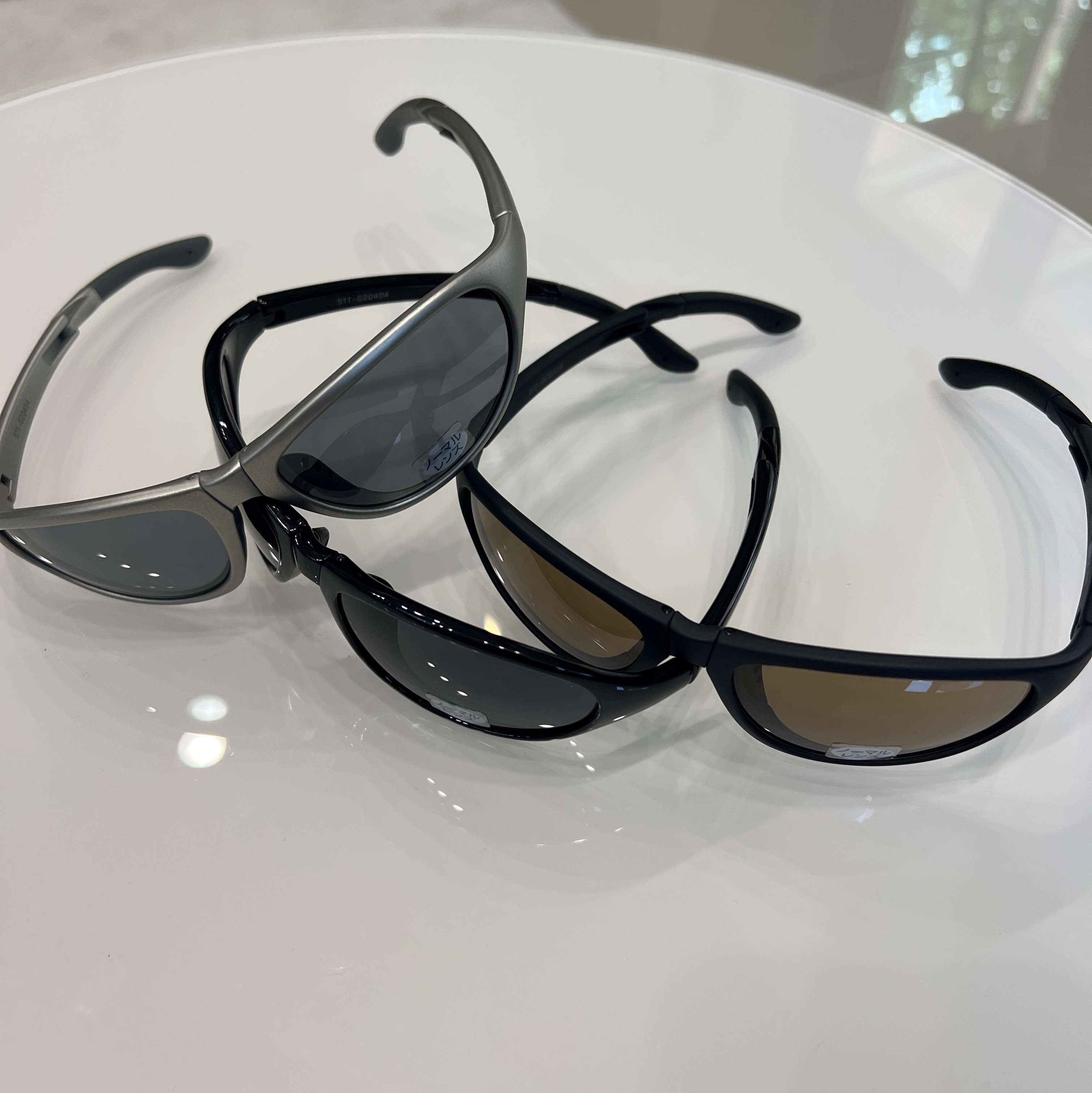 Montbell Trekking Glasses Silver Metallic Light Grey, Montbell Trekking Glasses Black Grey 착용 스타일