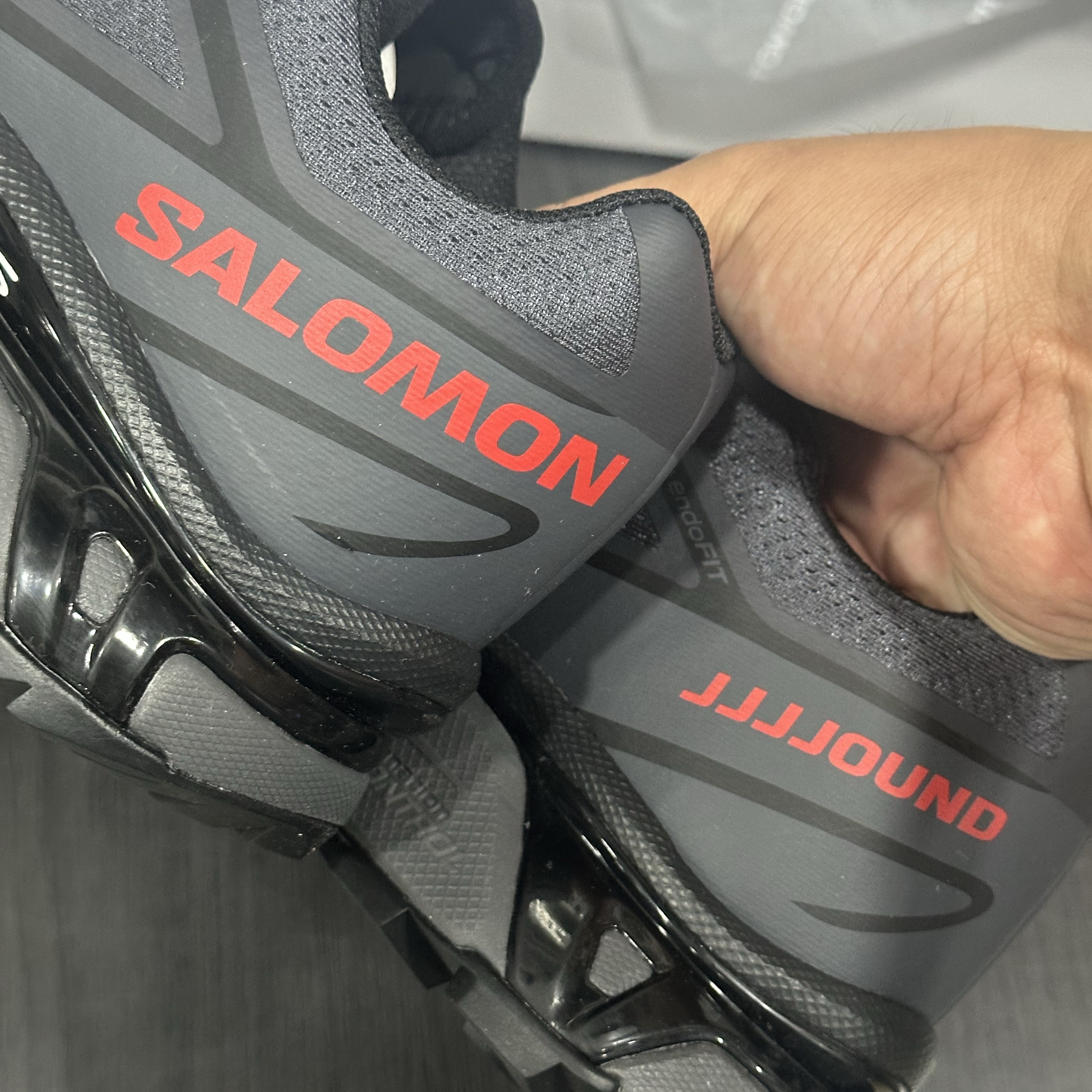 Salomon x JJJJound XT-6 Ebony Black 착용 스타일 - 1