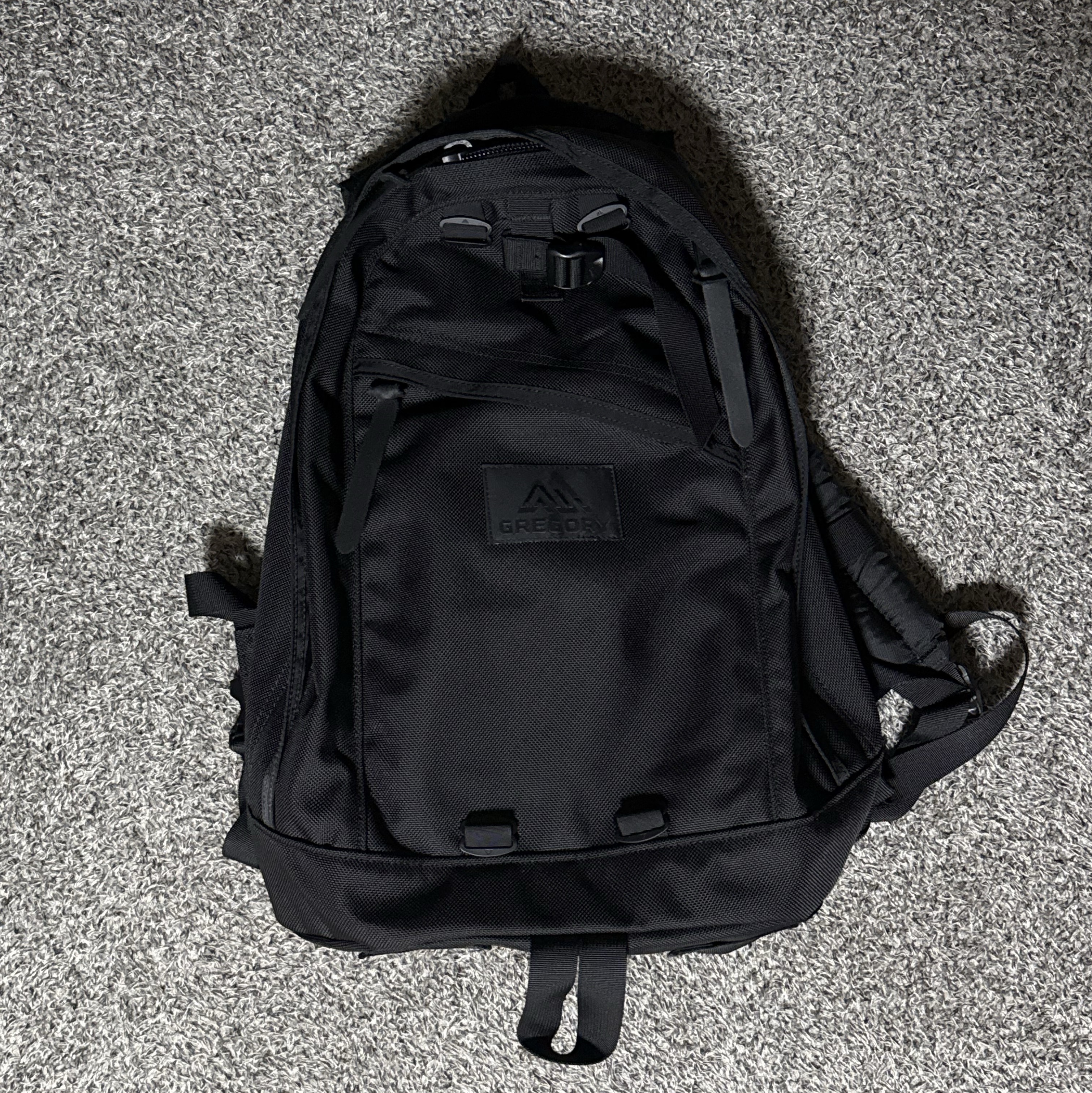 Gregory Daypack Black Ballistic 착용 스타일