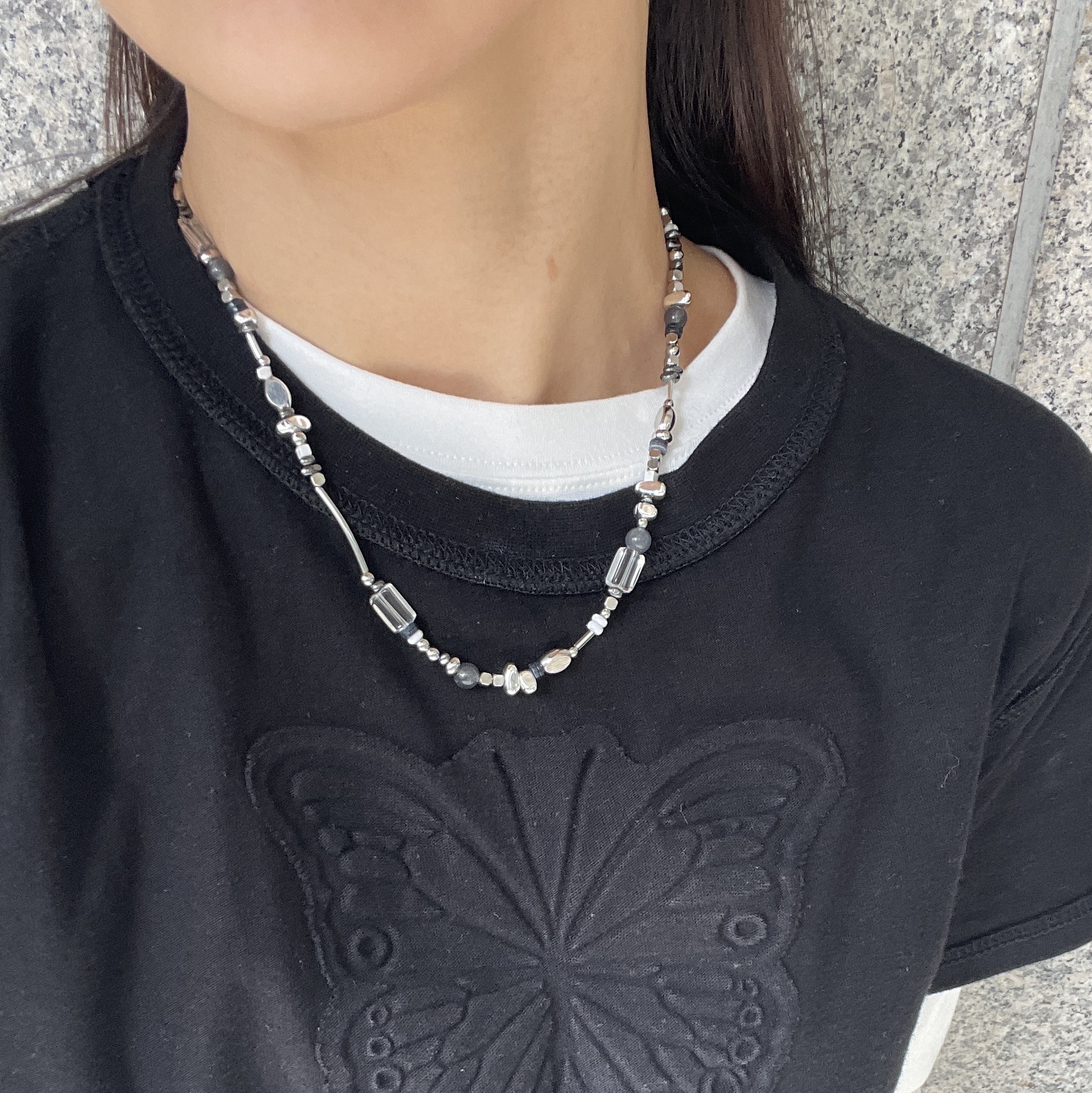 Riomeu Martin Gray Bracelet, Riomeu Martin gray necklace 착용 스타일 - 2