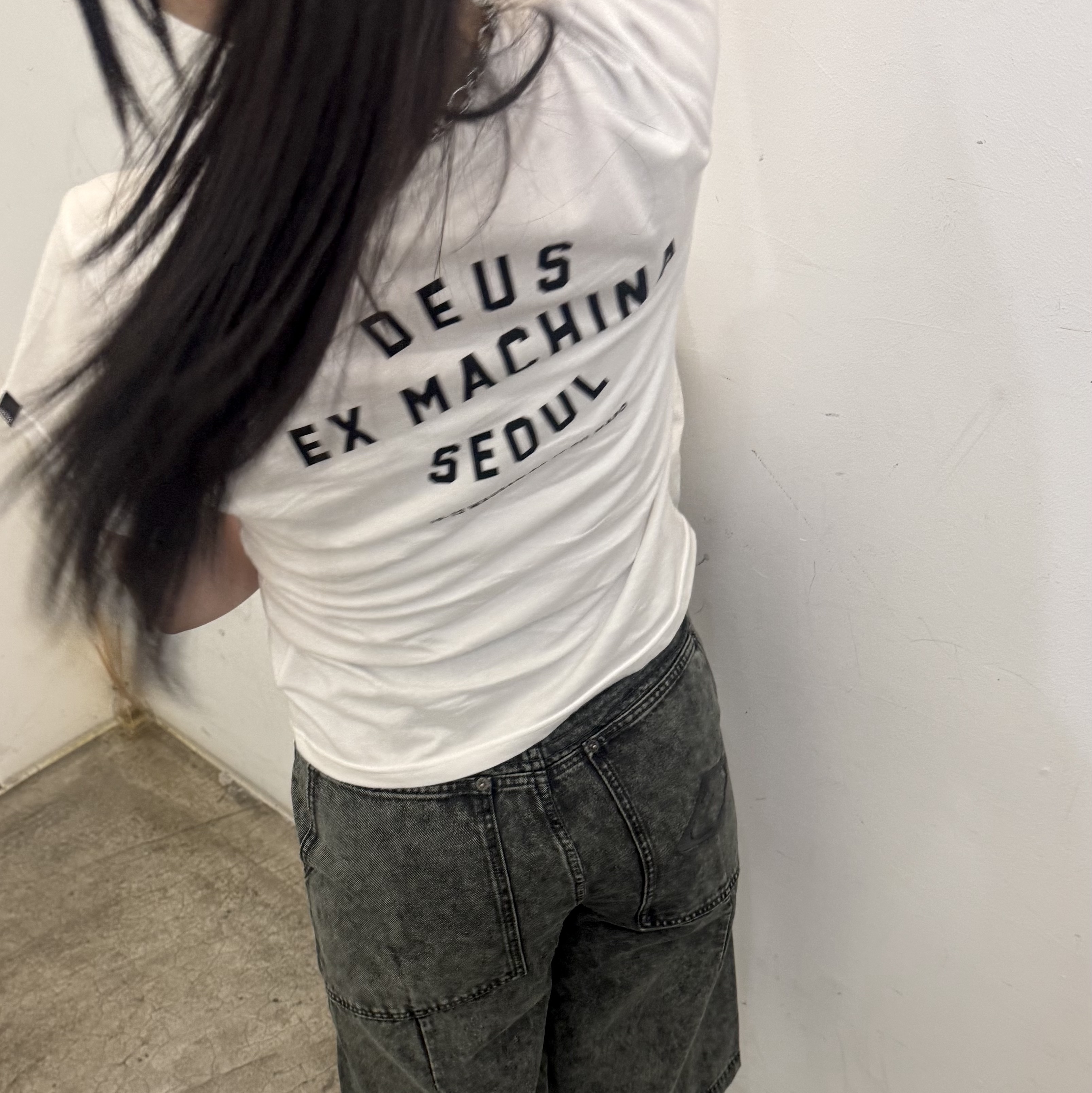 (Kids) Deus Ex Machina College Seoul T-Shirt White, (W) Mischief Washed Bermuda Pants Washed Black Green 착용 스타일 - 2