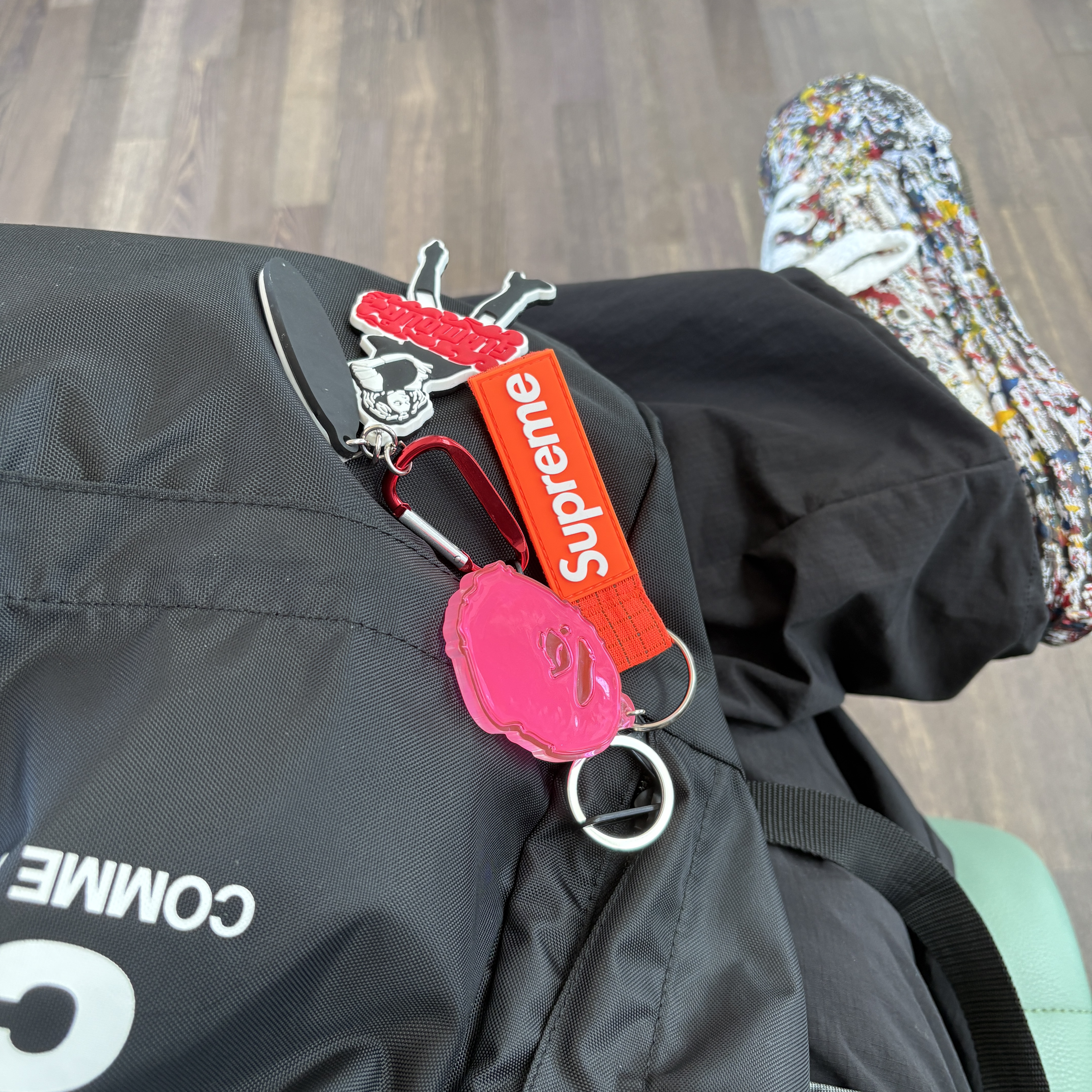 BAPE Ape Head Reflective Keychain Pink, Supreme Ripstop Keychain Orange - 24SS 착용 스타일