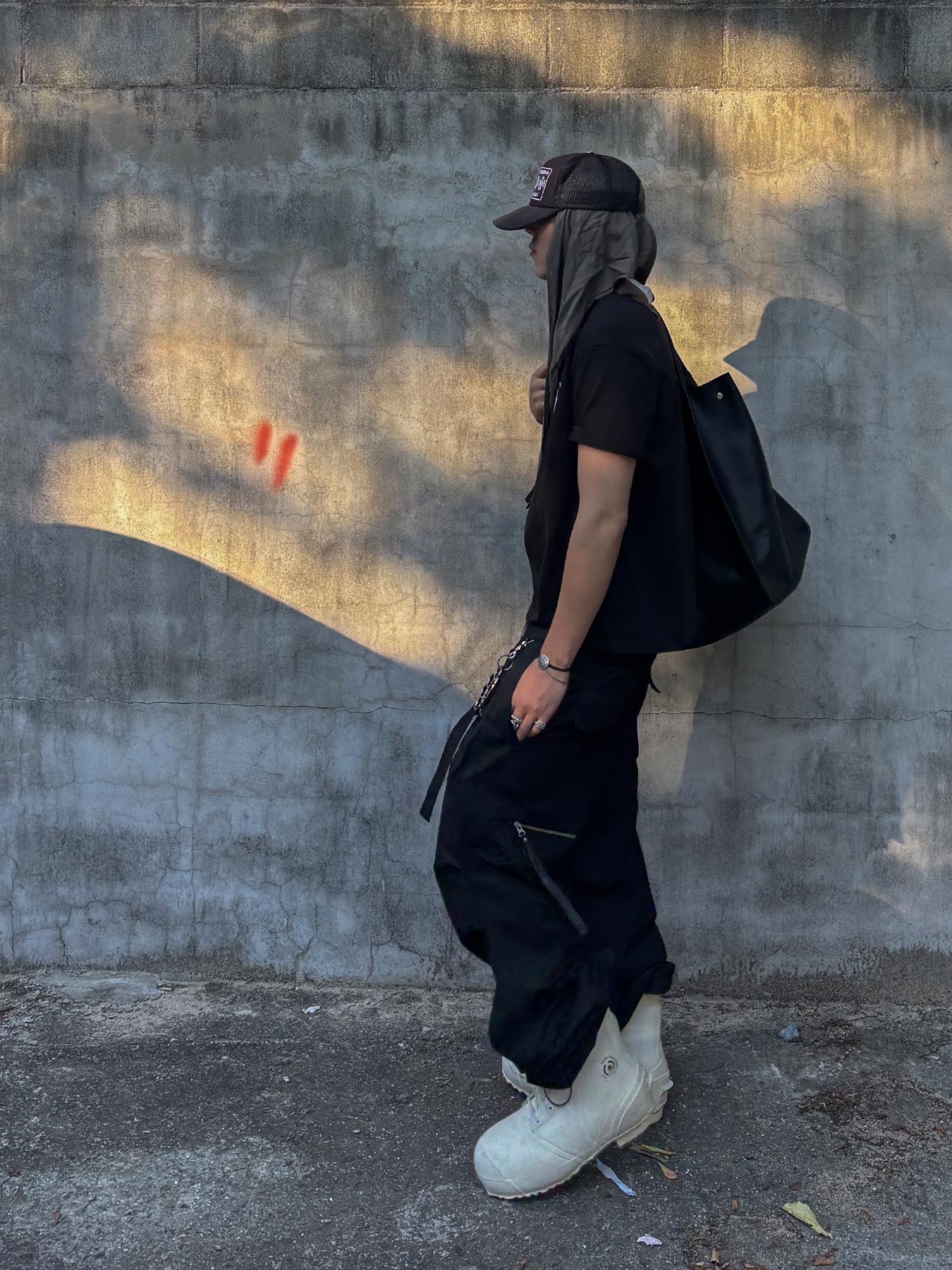 Wapworks Dayworker T-Shirt Black, Wapworks Wide Safety Cargo Pants Black 착용 스타일 - 3