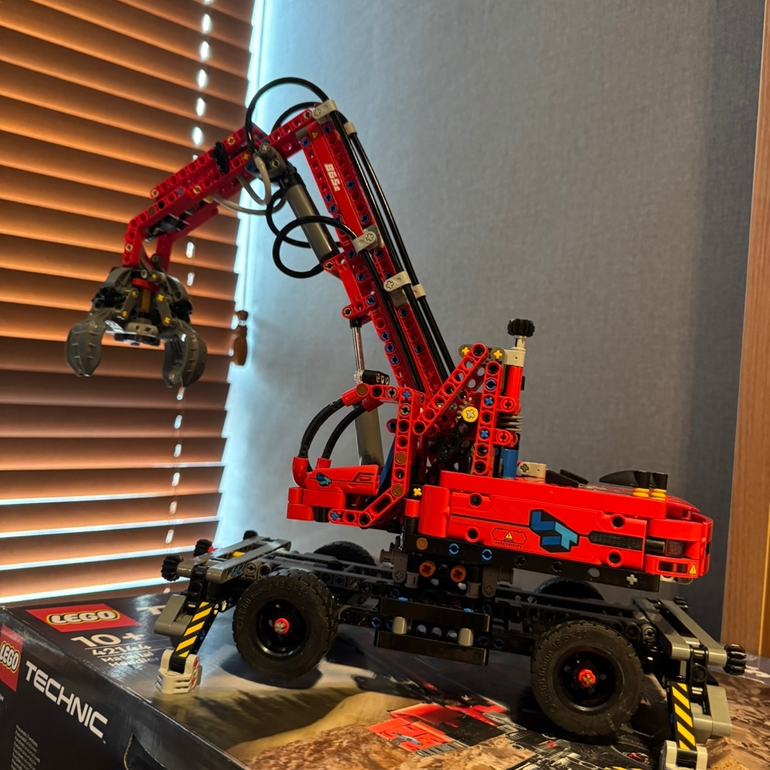 Lego Material Handler 착용 스타일