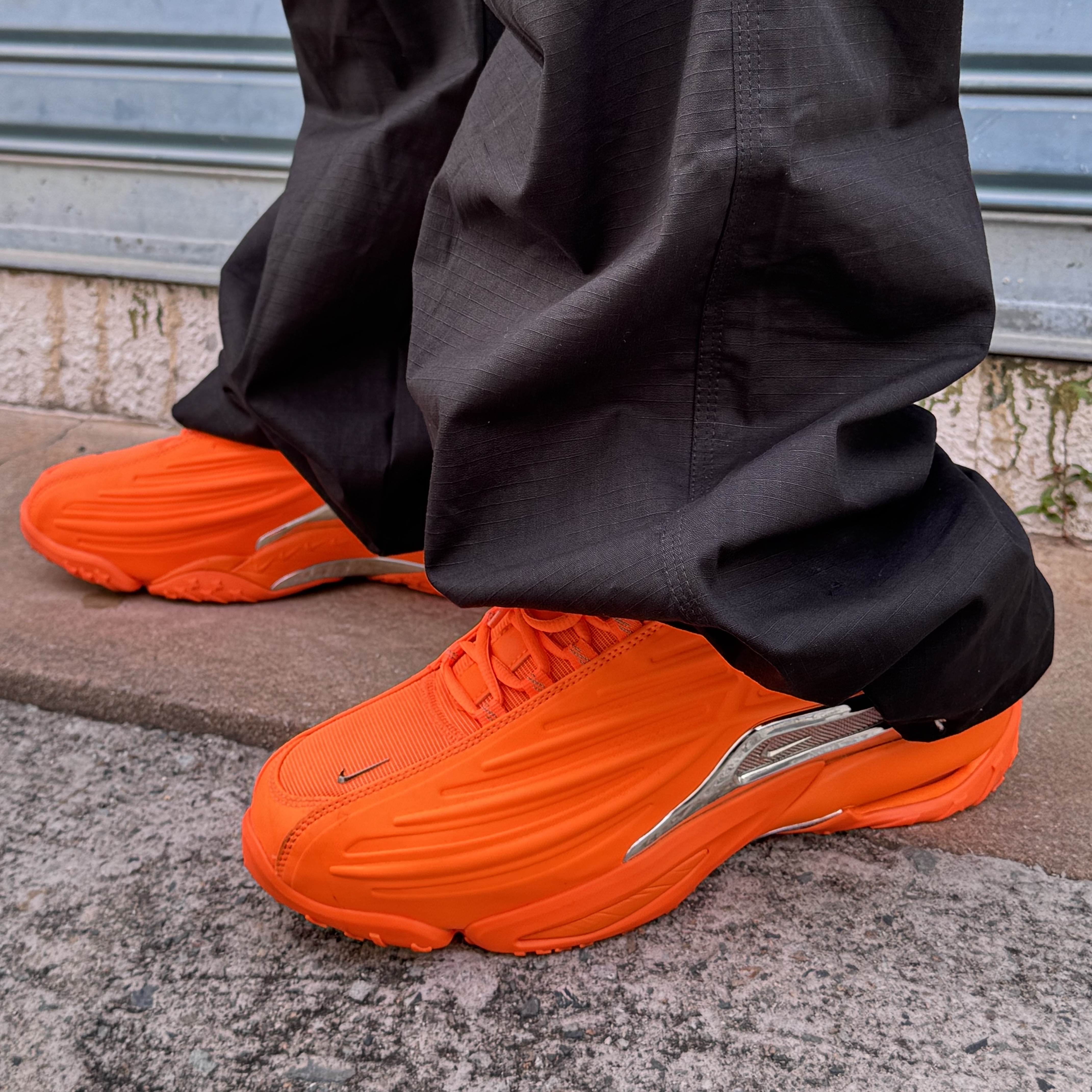 Wapworks Wide Safety Cargo Pants Black, Nike x Drake Nocta Hot Step 2 Total Orange 착용 스타일 - 3