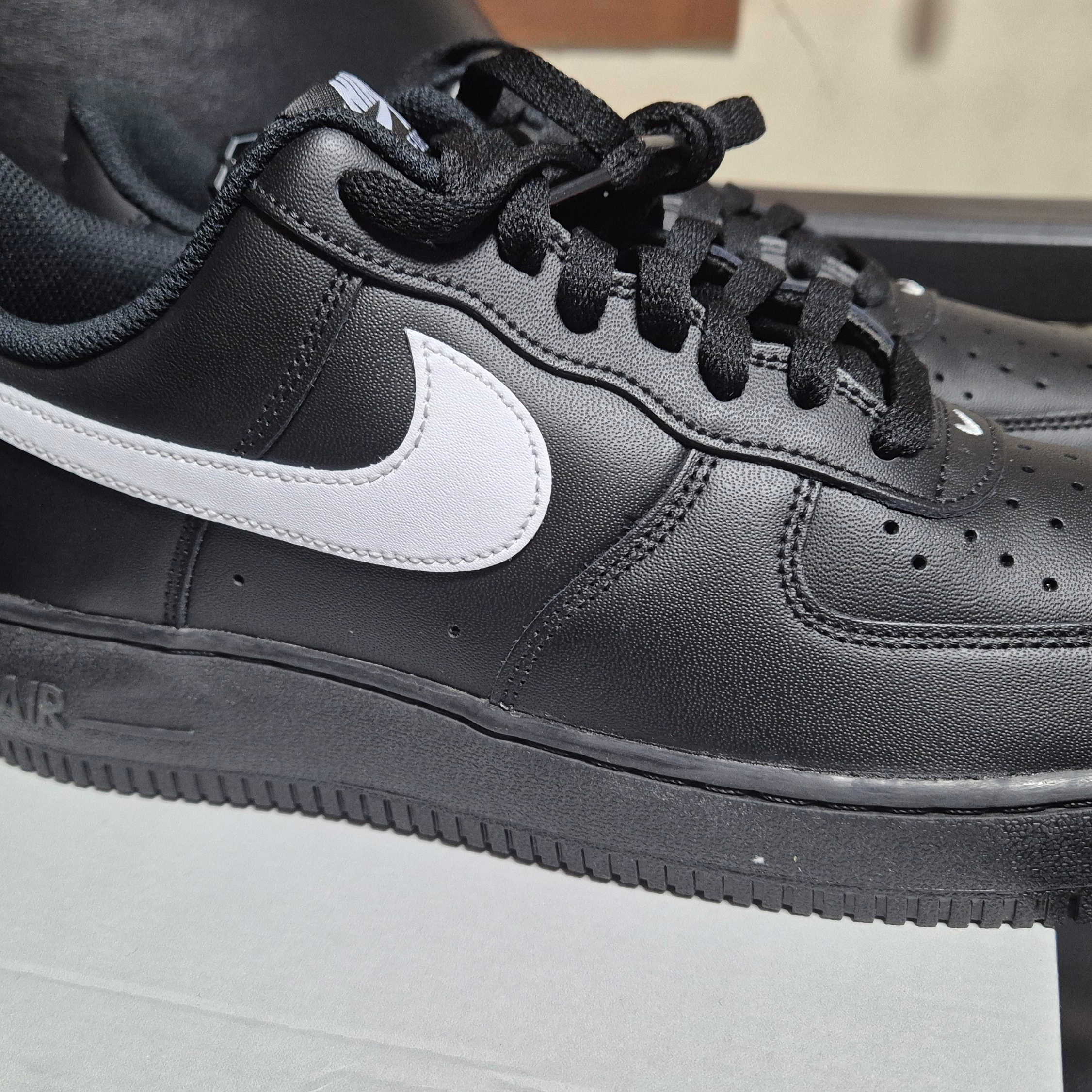 Nike Air Force 1 '07 Black White 착용 스타일 - 1