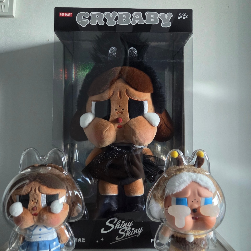 Pop Mart Crybaby Shiny Shiny Series Plush Doll Black 착용 스타일