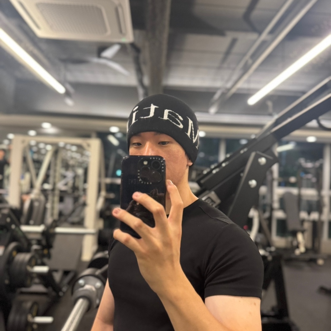 Matin Kim Logo Jacquard Short Beanie Black 착용 스타일