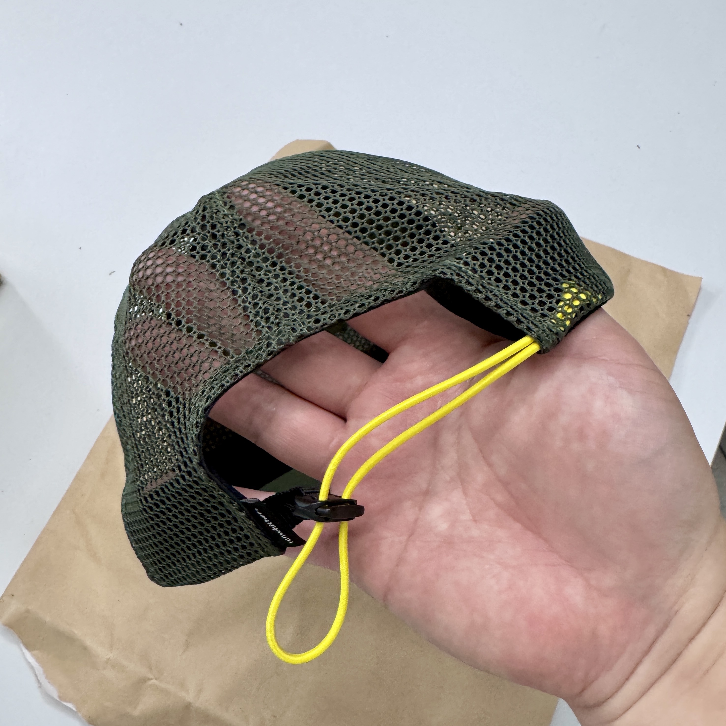 [KREAM 단독] runwhither Trucker Cap Yellow Khaki 착용 스타일 - 5