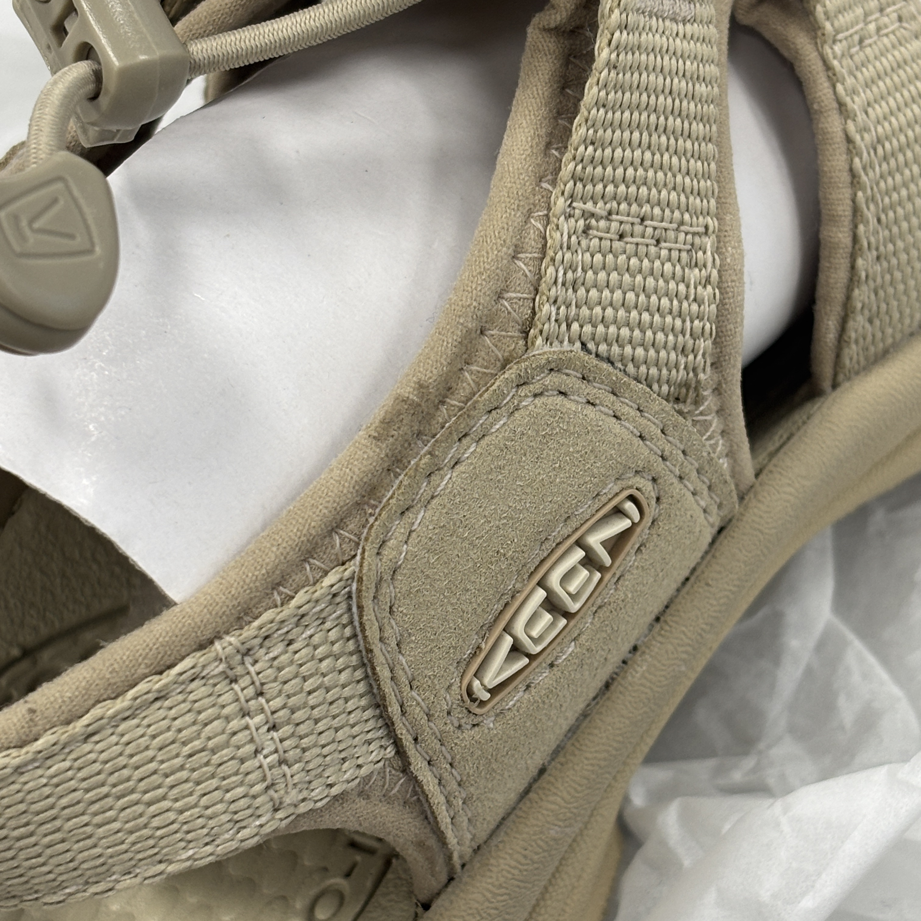 (W) Keen Newport H2 Monochrome Safari 착용 스타일 - 4
