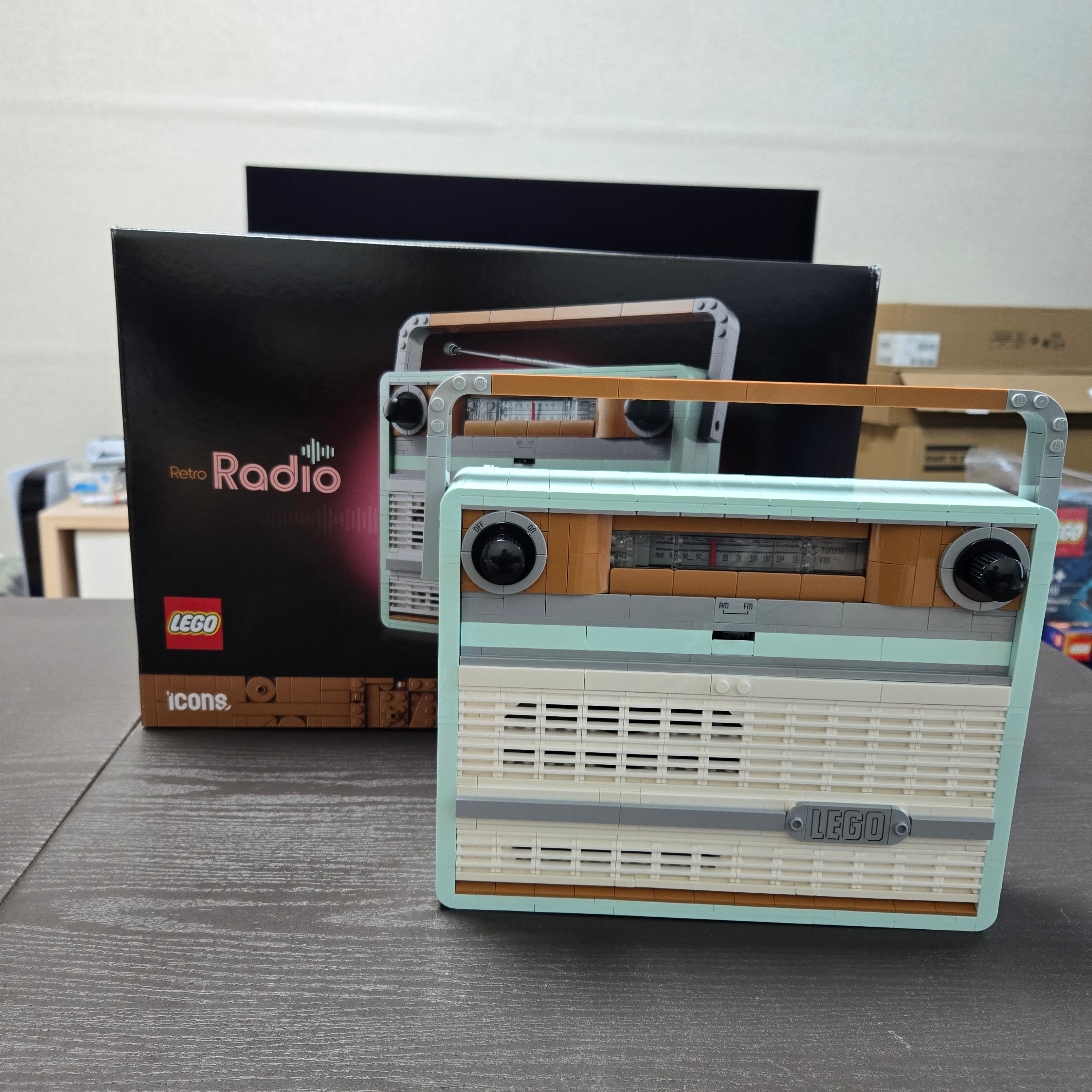 Lego Retro Radio 착용 스타일