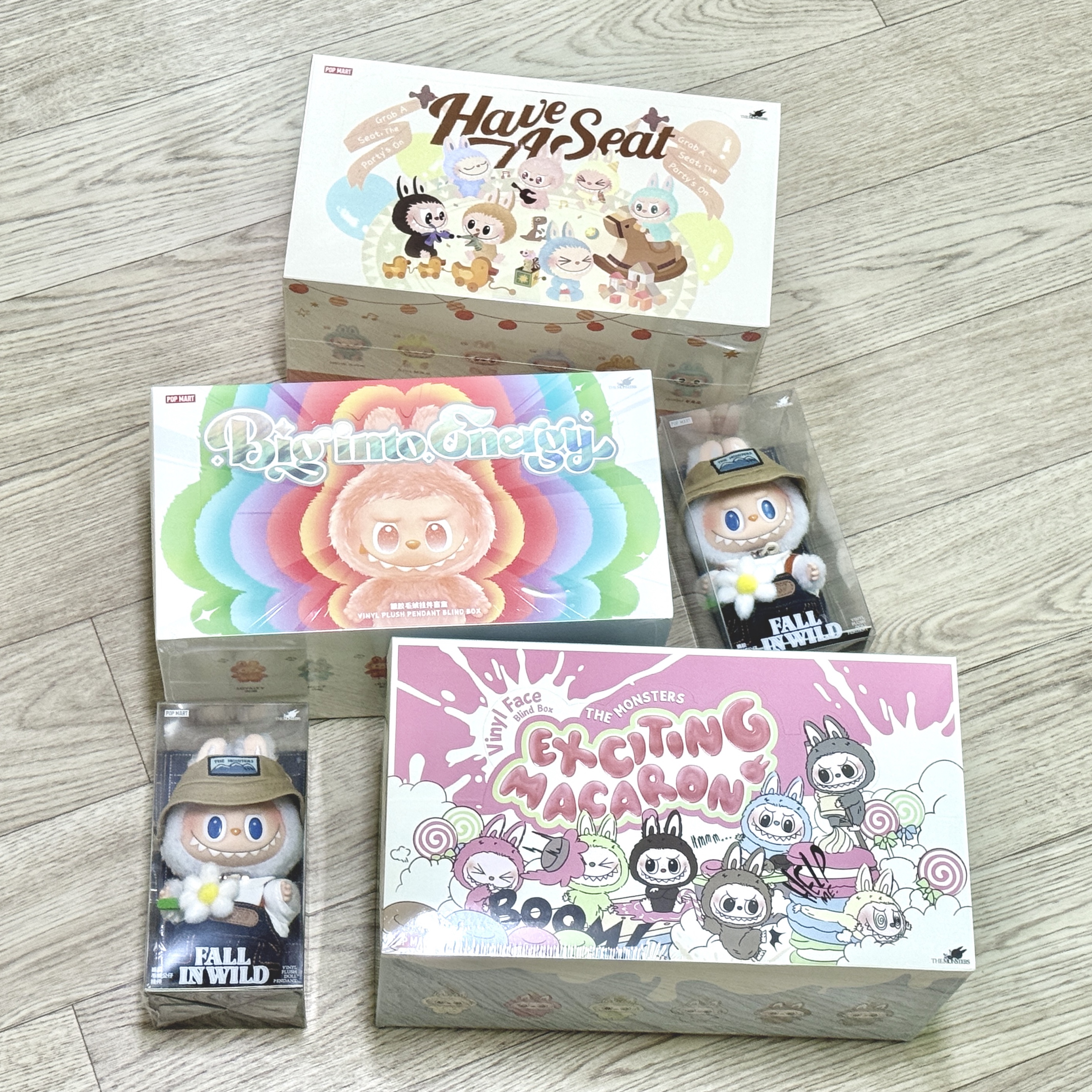 Pop Mart Labubu Let's Play Together Doll Series Sealed Case (6 Blind Boxes), Pop Mart Labubu The Monsters Highlight Series Sealed Case (6 Blind Boxes) 착용 스타일
