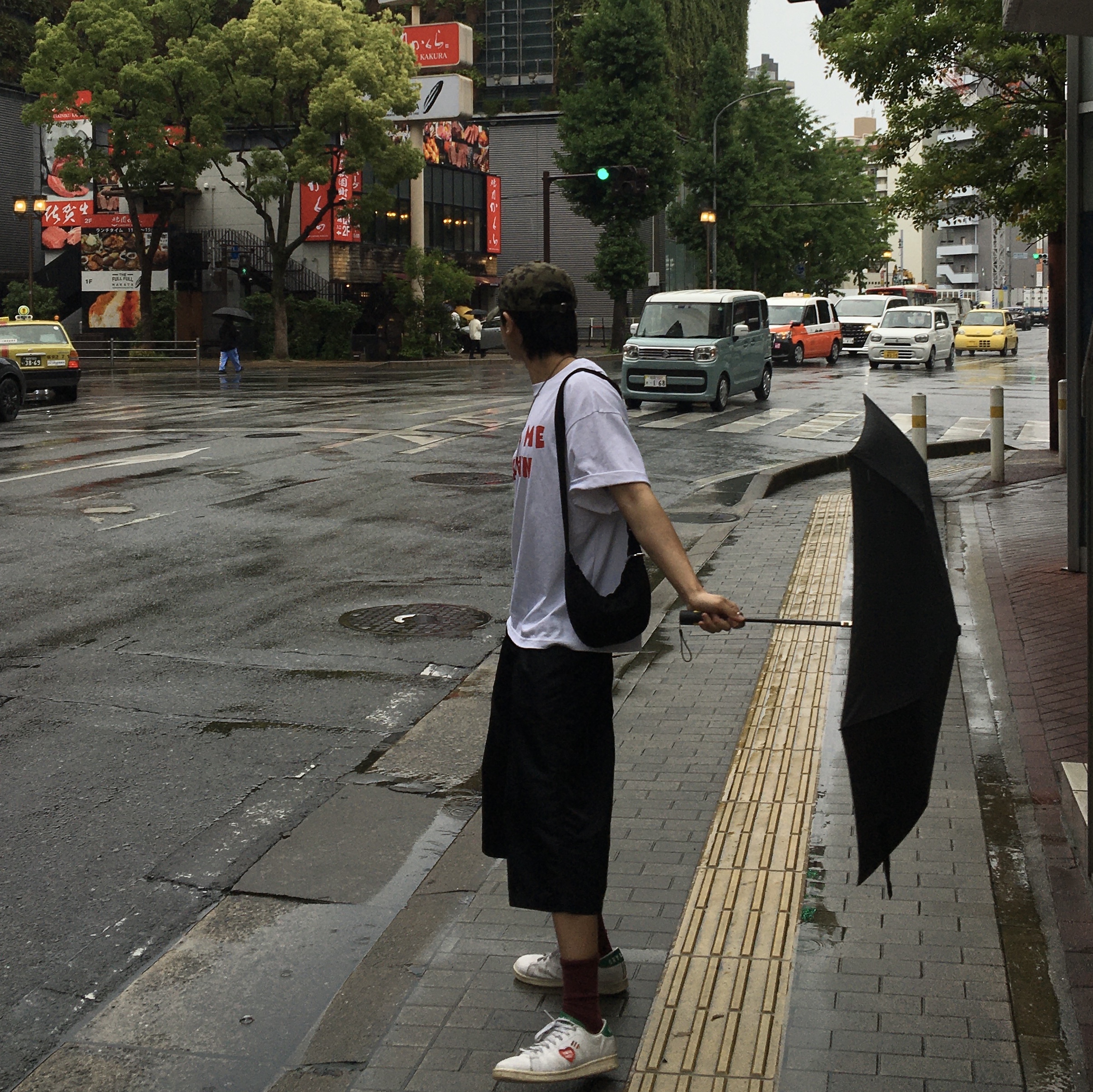MJD Re-Nylon Wide Carpenter Bermuda Pants Black, Adidas x Human Made Stan Smith White Green 착용 스타일