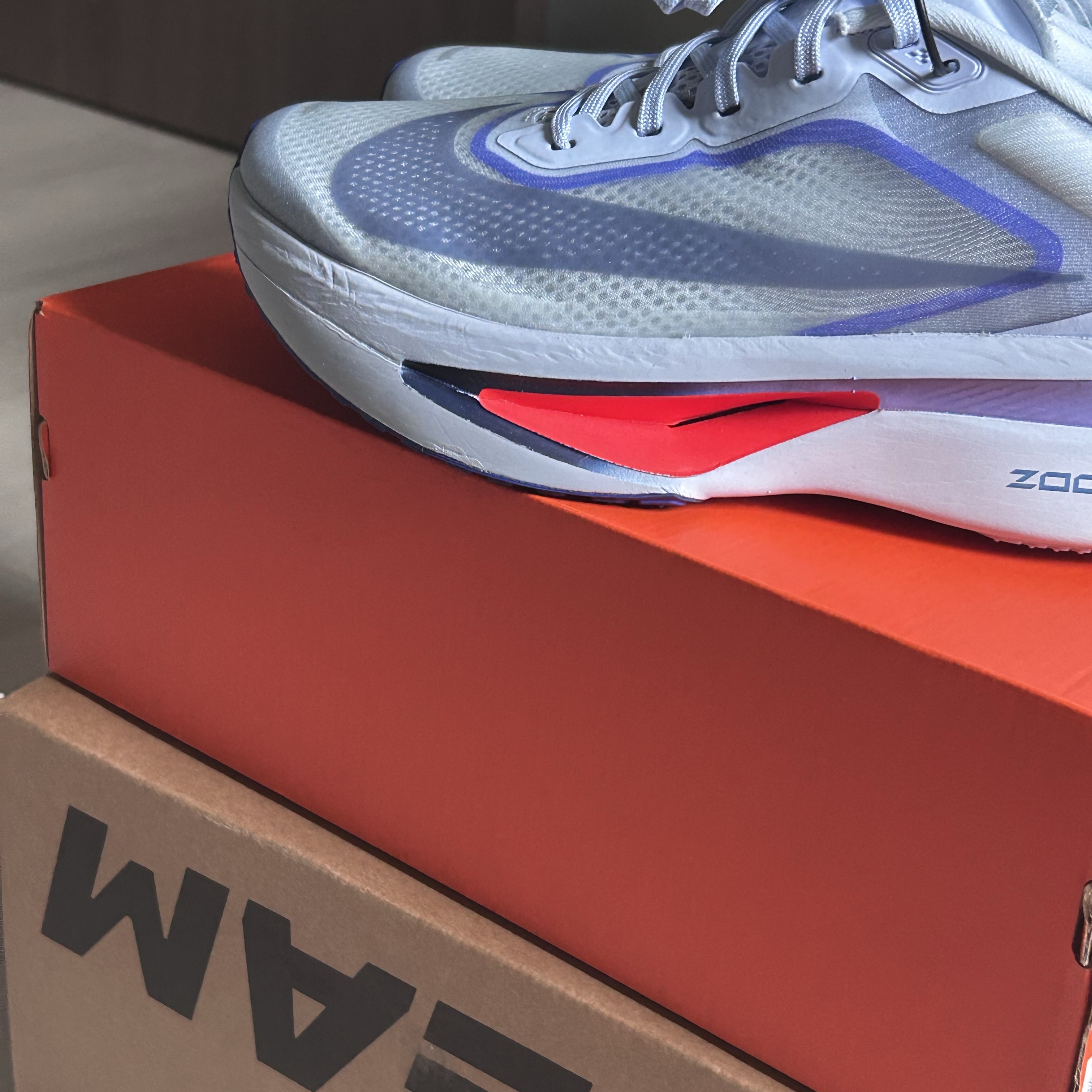Nike Zoom Fly 6 Ghost Football Grey 착용 스타일 - 2