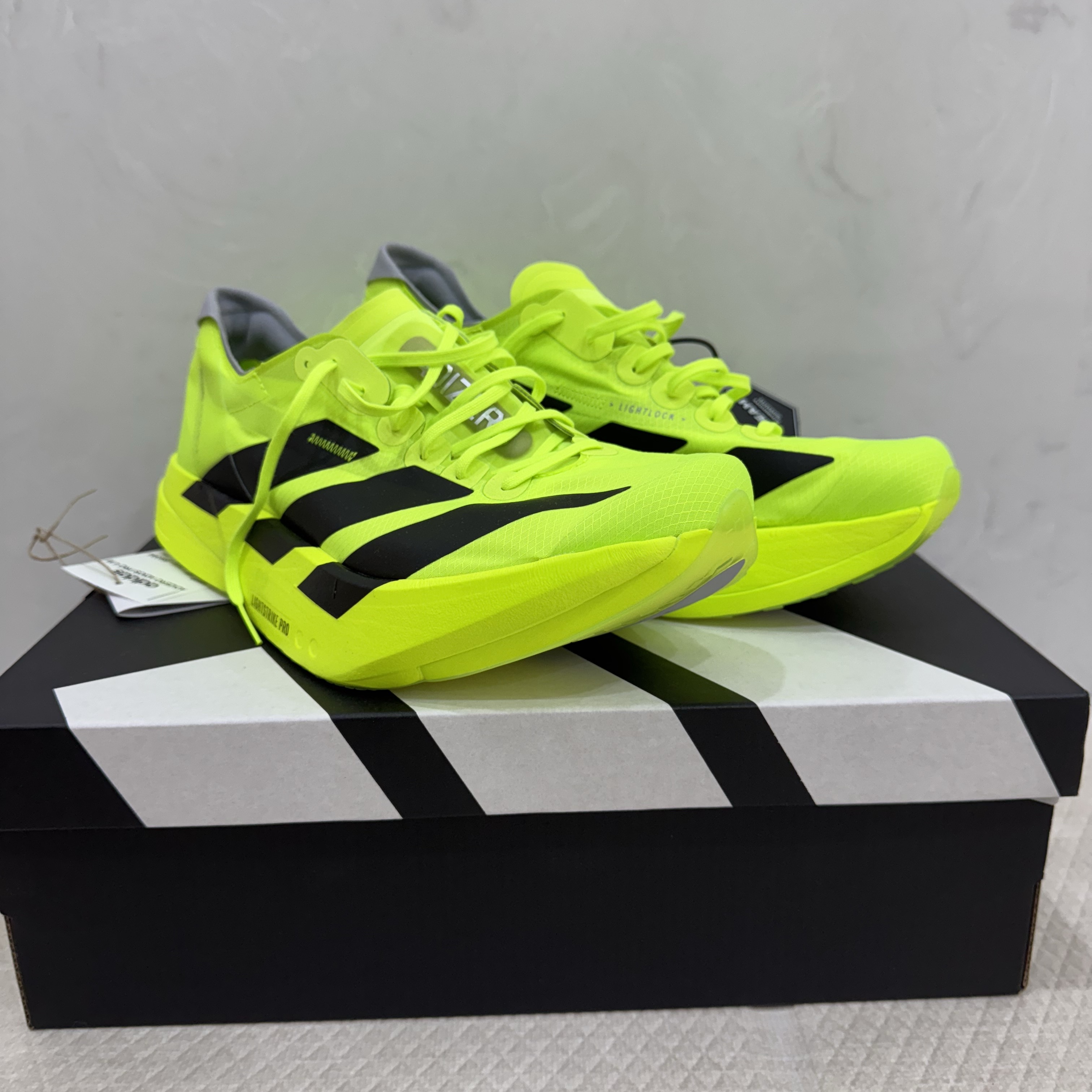 Adidas Adizero Adios Pro 4 Lucid Lemon Core Black 착용 스타일 - 4