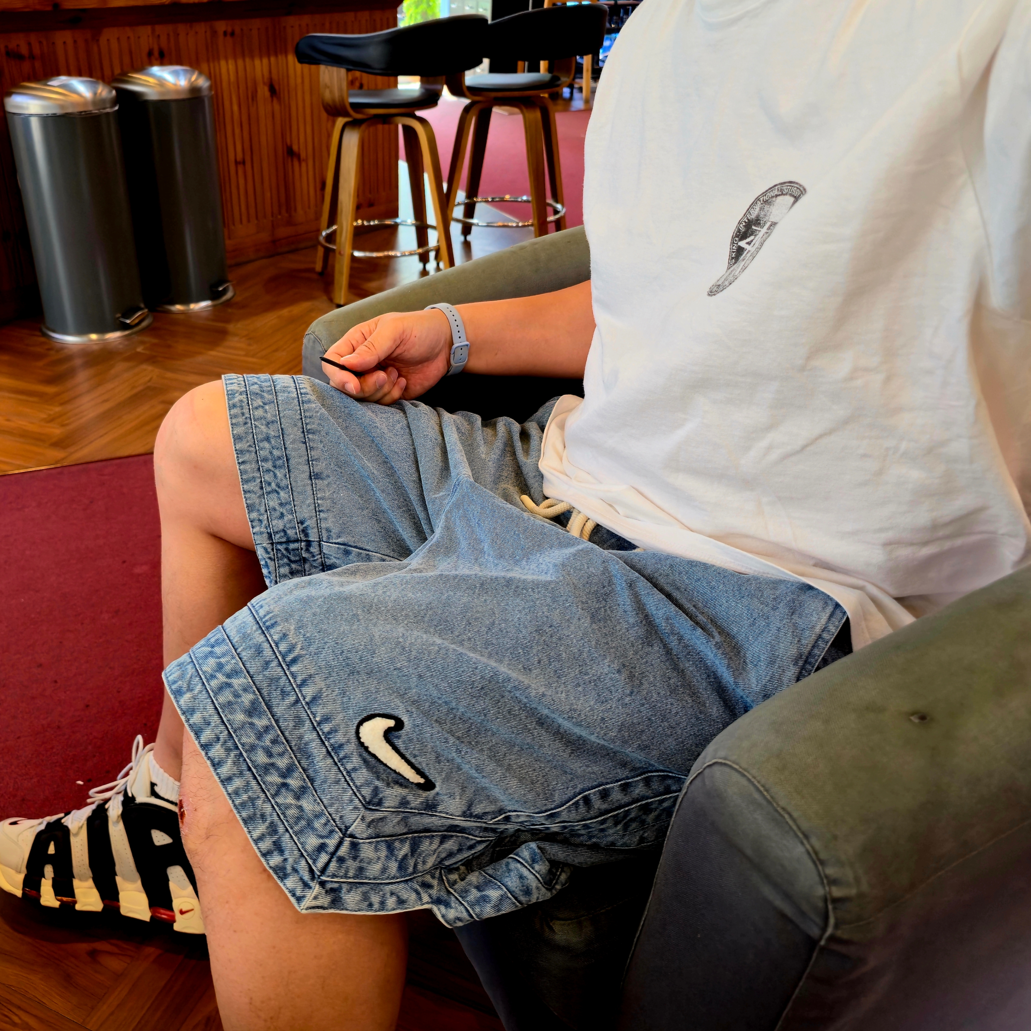 Nike Air More Uptempo 96 Photon Dust University Red, Stussy Dot Stamp T-Shirt White 착용 스타일