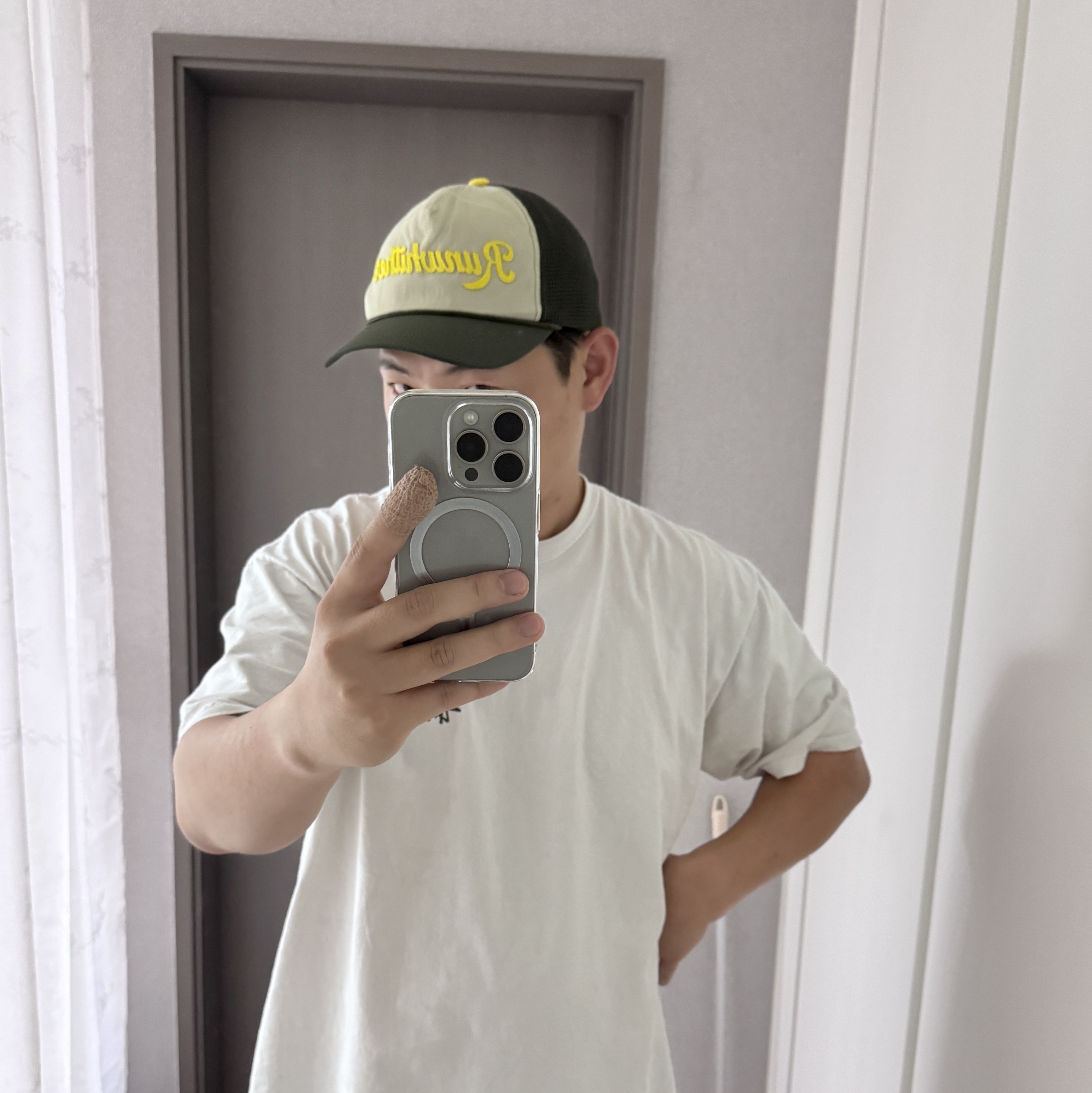 [KREAM 단독] runwhither Trucker Cap Yellow Khaki 착용 스타일 - 6