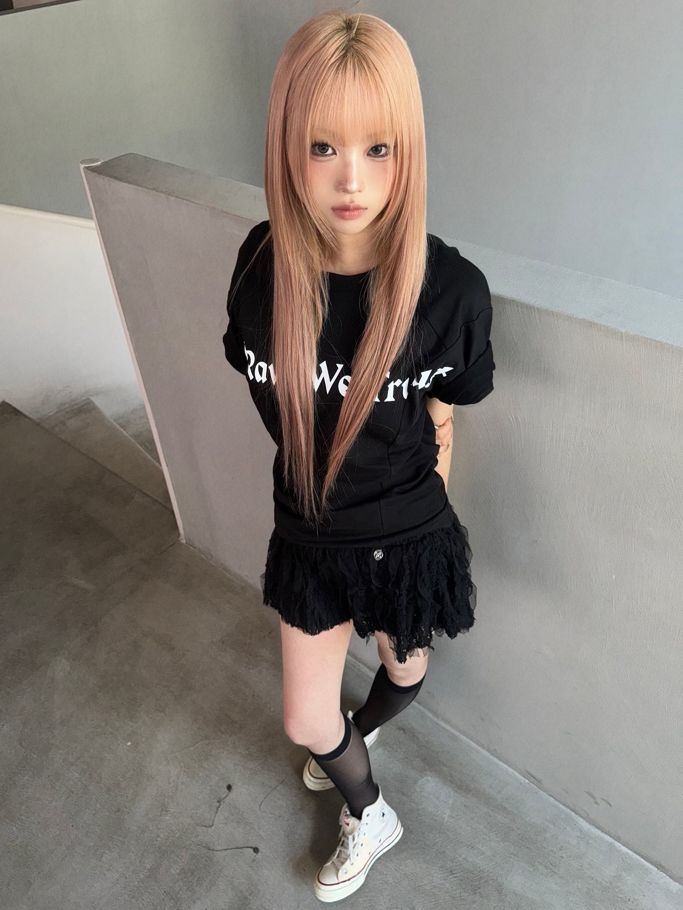 Don't Ask My Plan Lace Frill Floral Shorts -BLACK 착용 스타일 - 1
