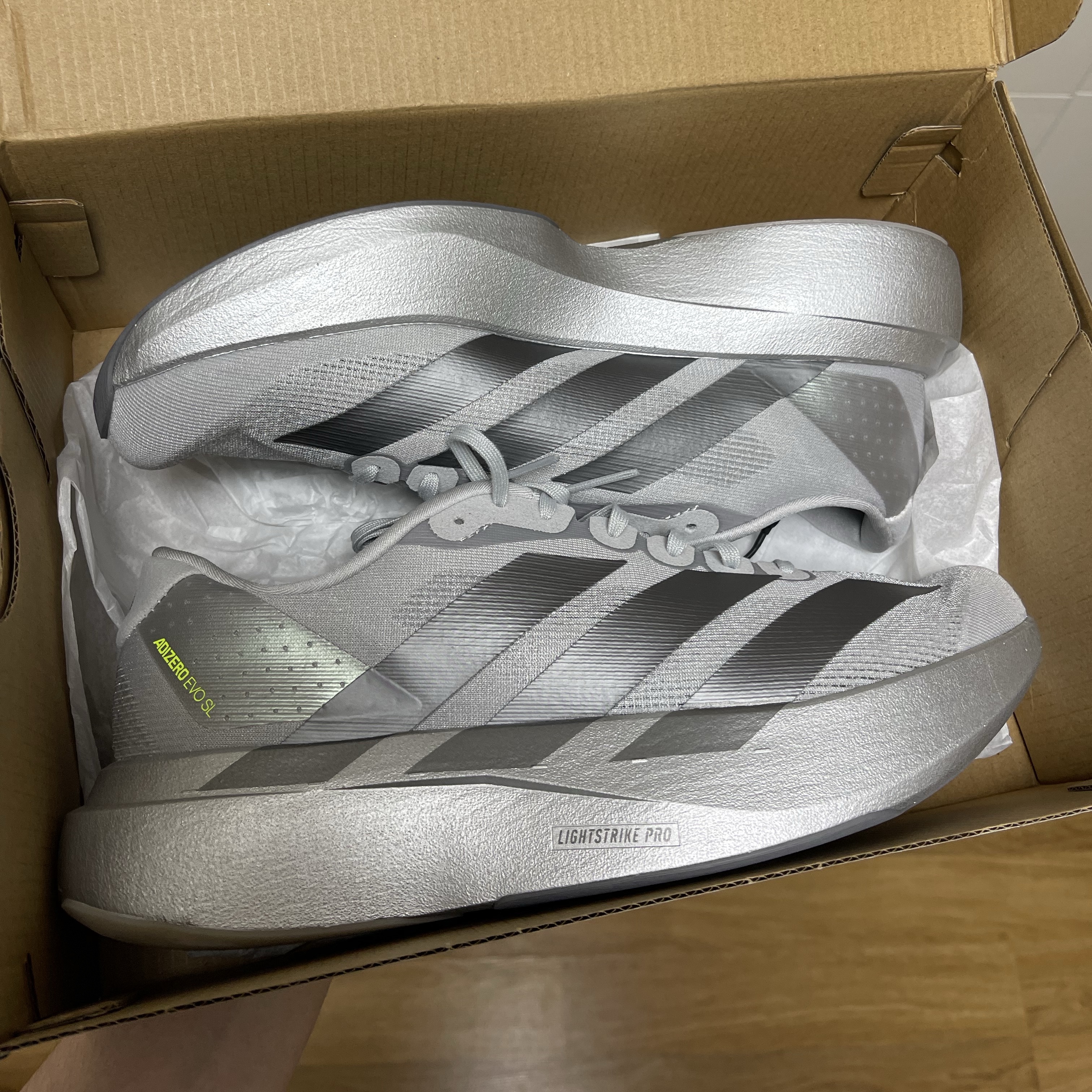 Adidas Adizero EVO SL Silver Metallic Iron Metallic 착용 스타일 - 1