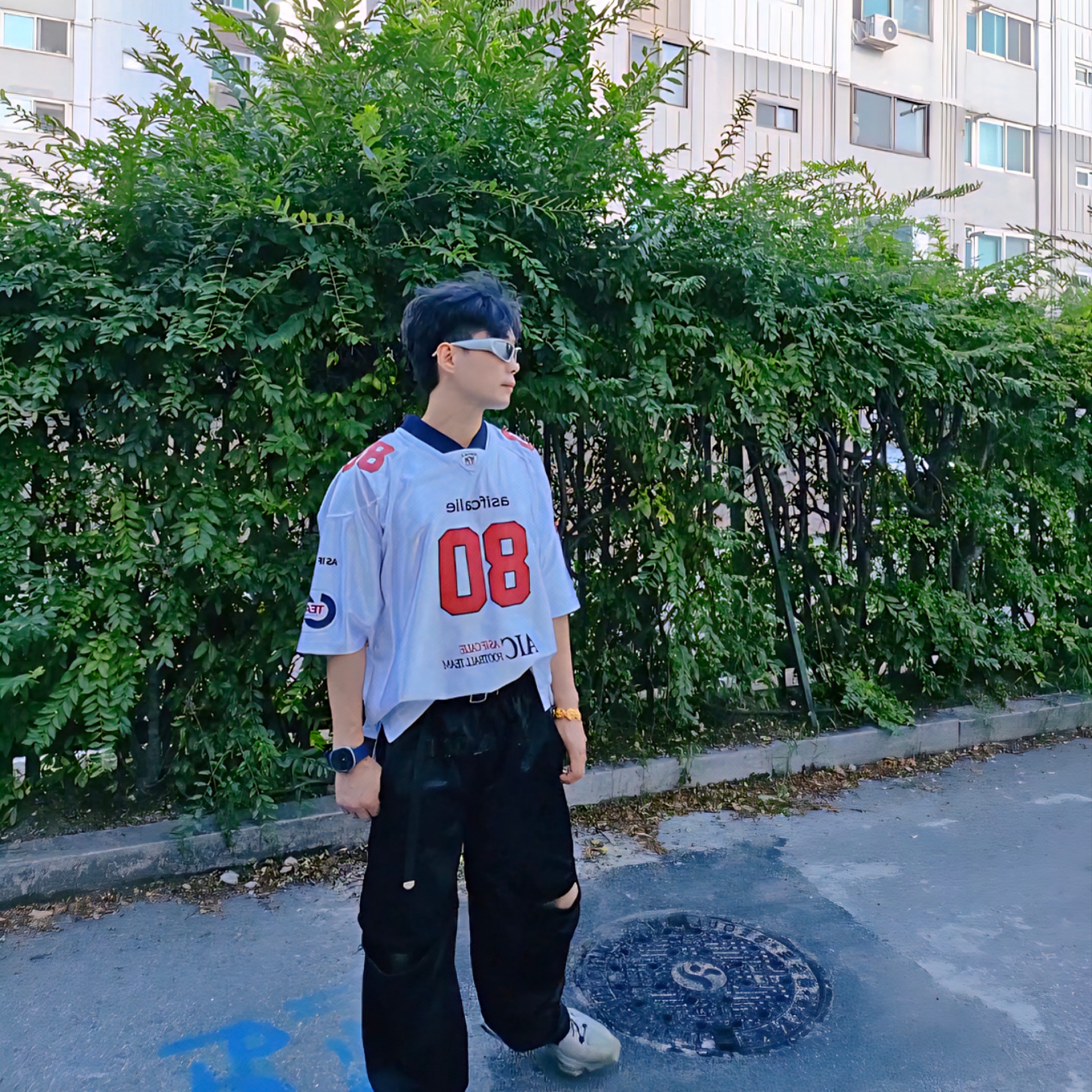 Balenciaga Swift Oval Sunglasses Silver, Nike x Matthew M Williams Zoom 004 Stone 착용 스타일 - 2