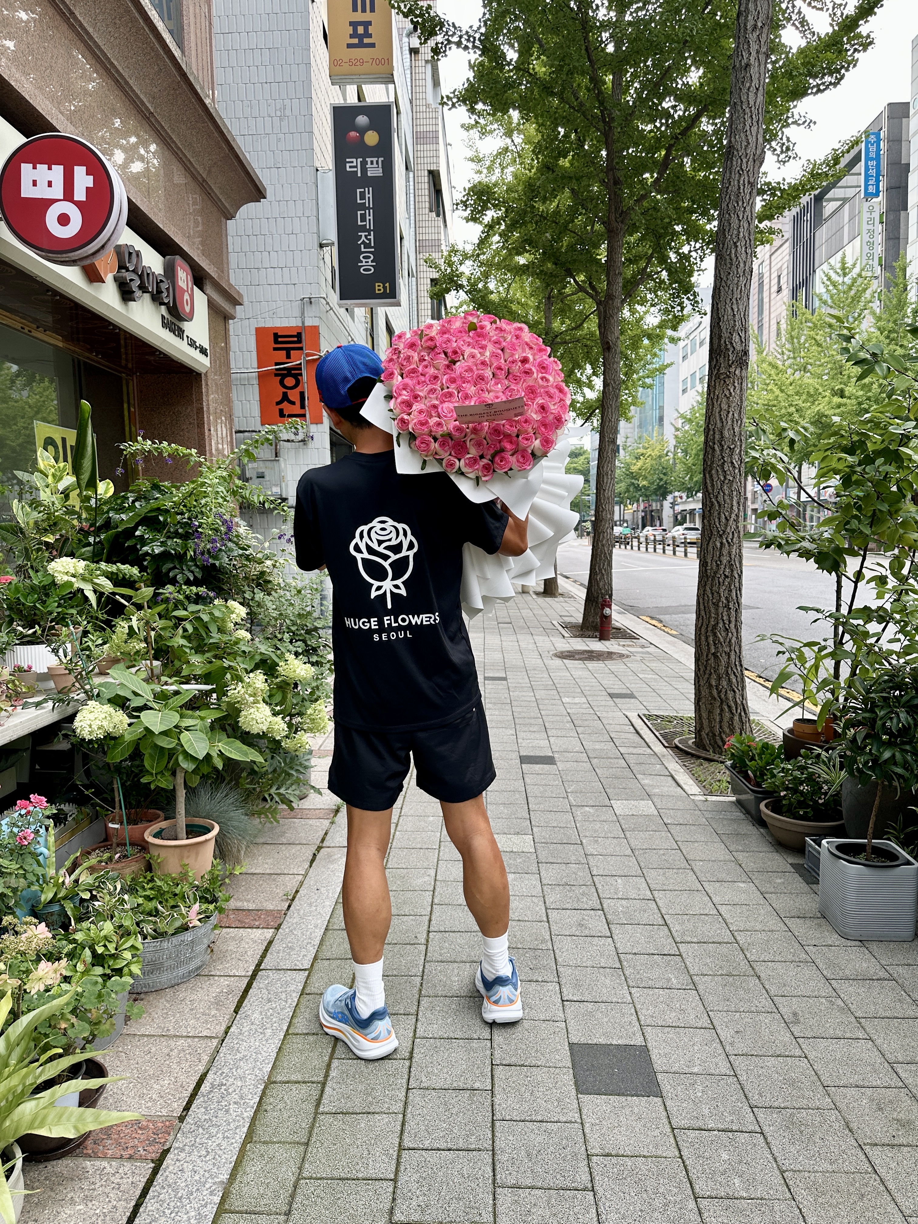Alex Zono x Wherever We Are All Runners Trucker Hat Blue, Hoka Bondi 9 Drizzle Downpour - Wide 착용 스타일 - 5