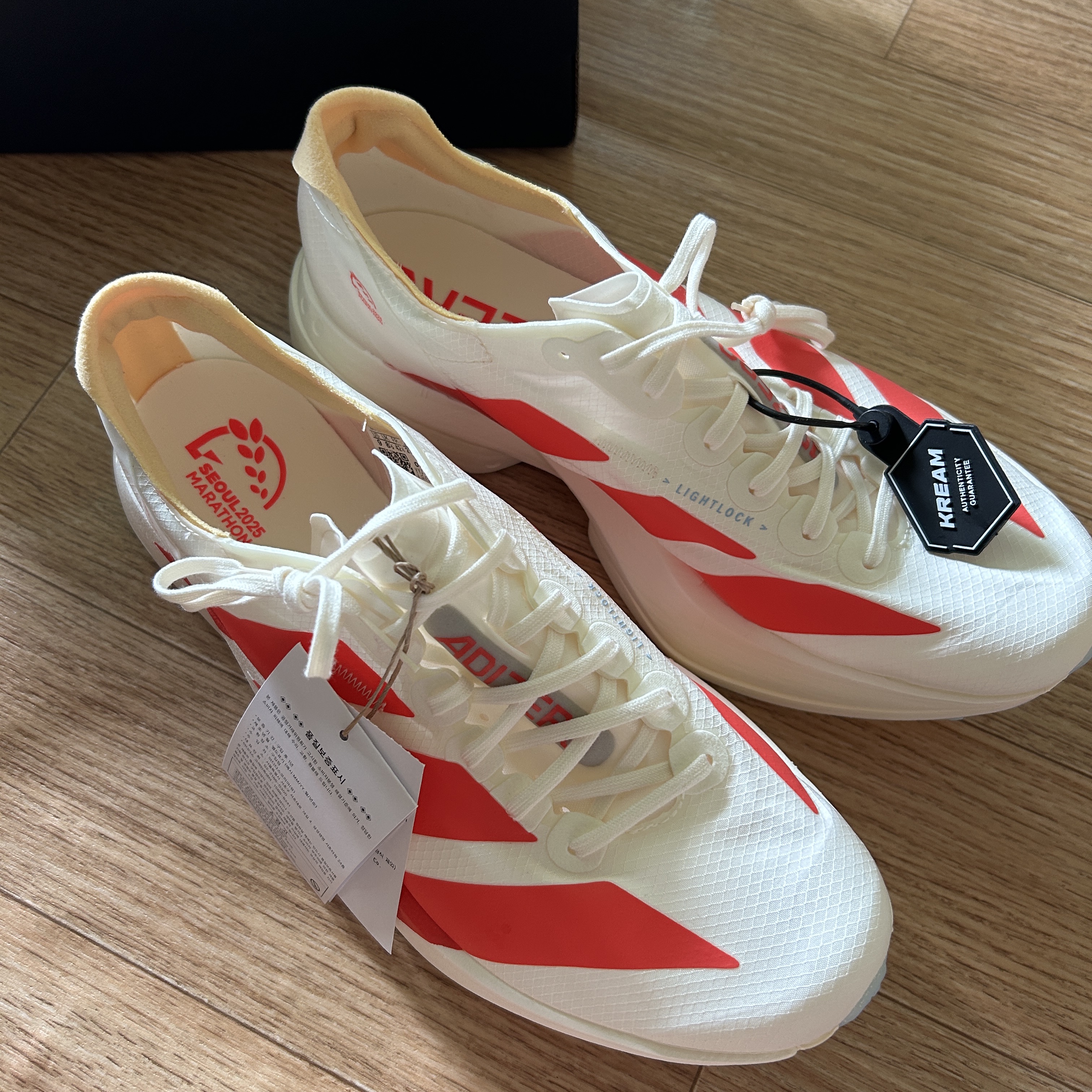 Adidas Adizero Adios Pro 4 Off White Semi Lucid Red 착용 스타일