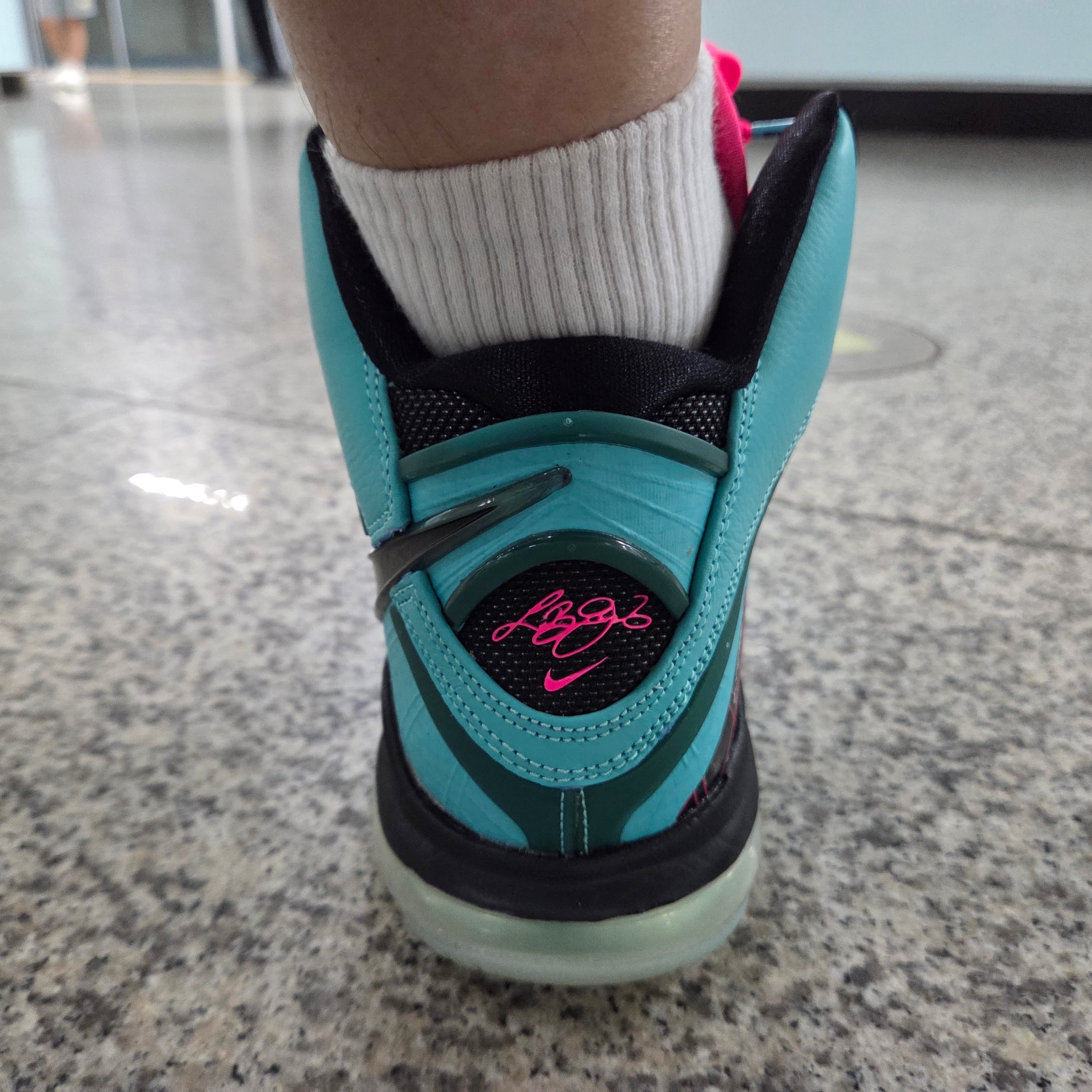 Nike LeBron 8 QS South Beach 2021 착용 스타일 - 3
