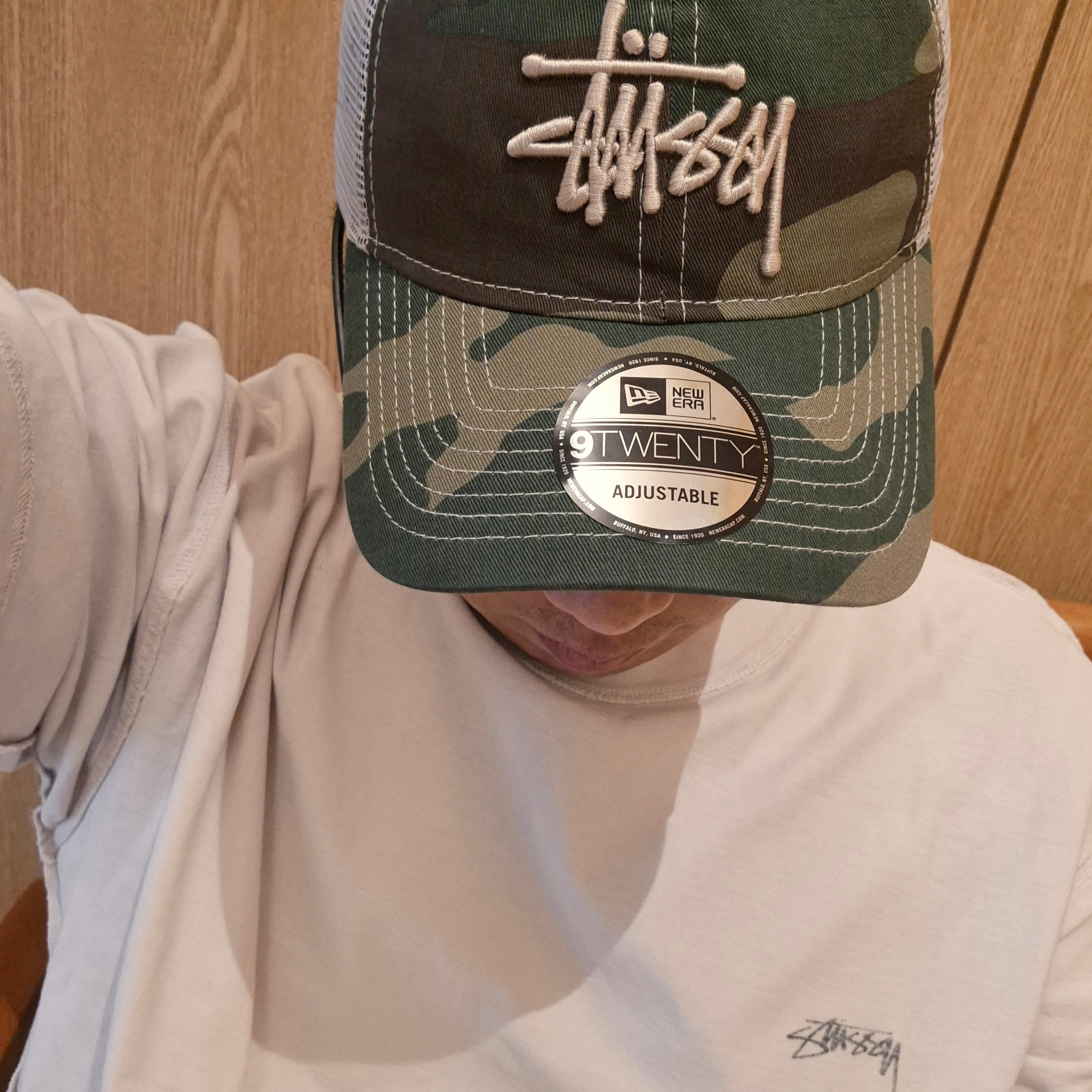 Stussy Lazy T-Shirt Bone, Stussy New Era 9twenty Basic Trucker Woodland Camo 착용 스타일 - 2