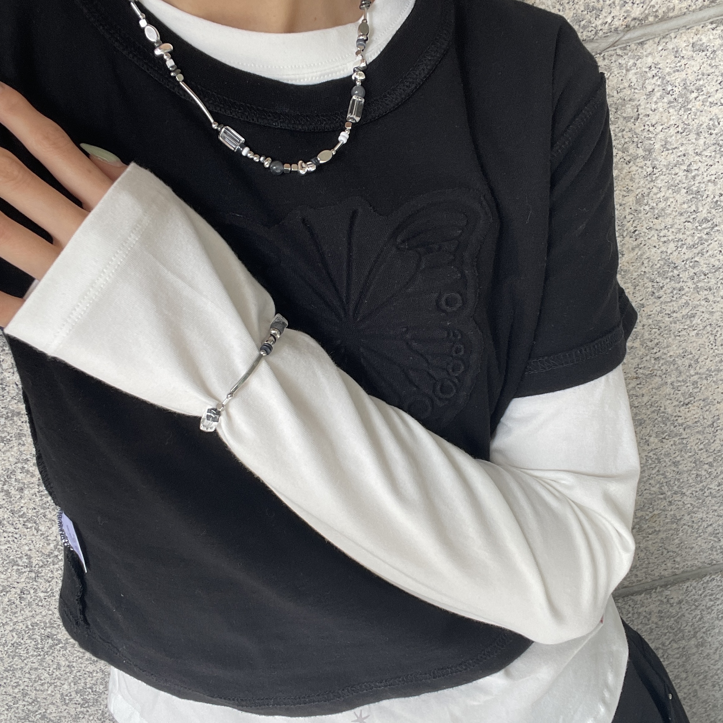 Riomeu Martin Gray Bracelet, Riomeu Martin gray necklace 착용 스타일 - 1
