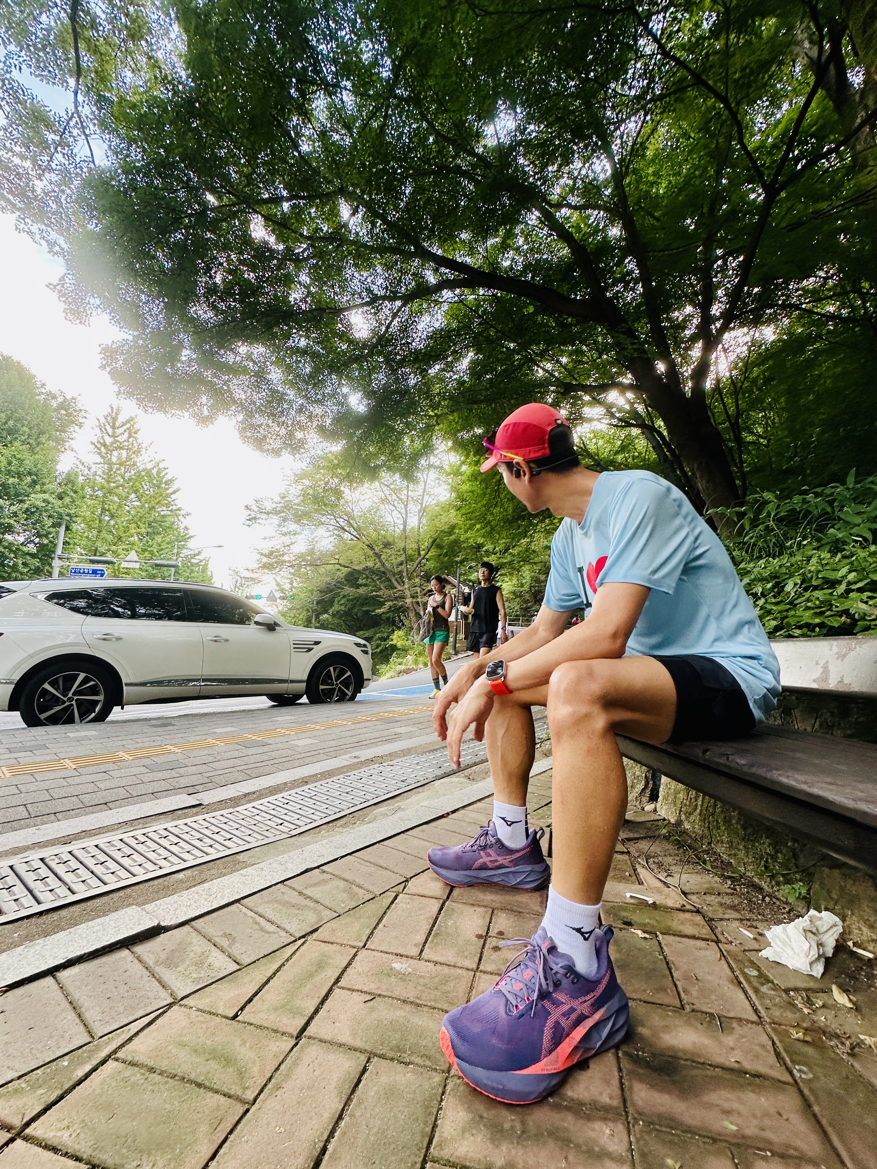 Asics Novablast 5 Greyish Purple Coral Reef 착용 스타일 - 1