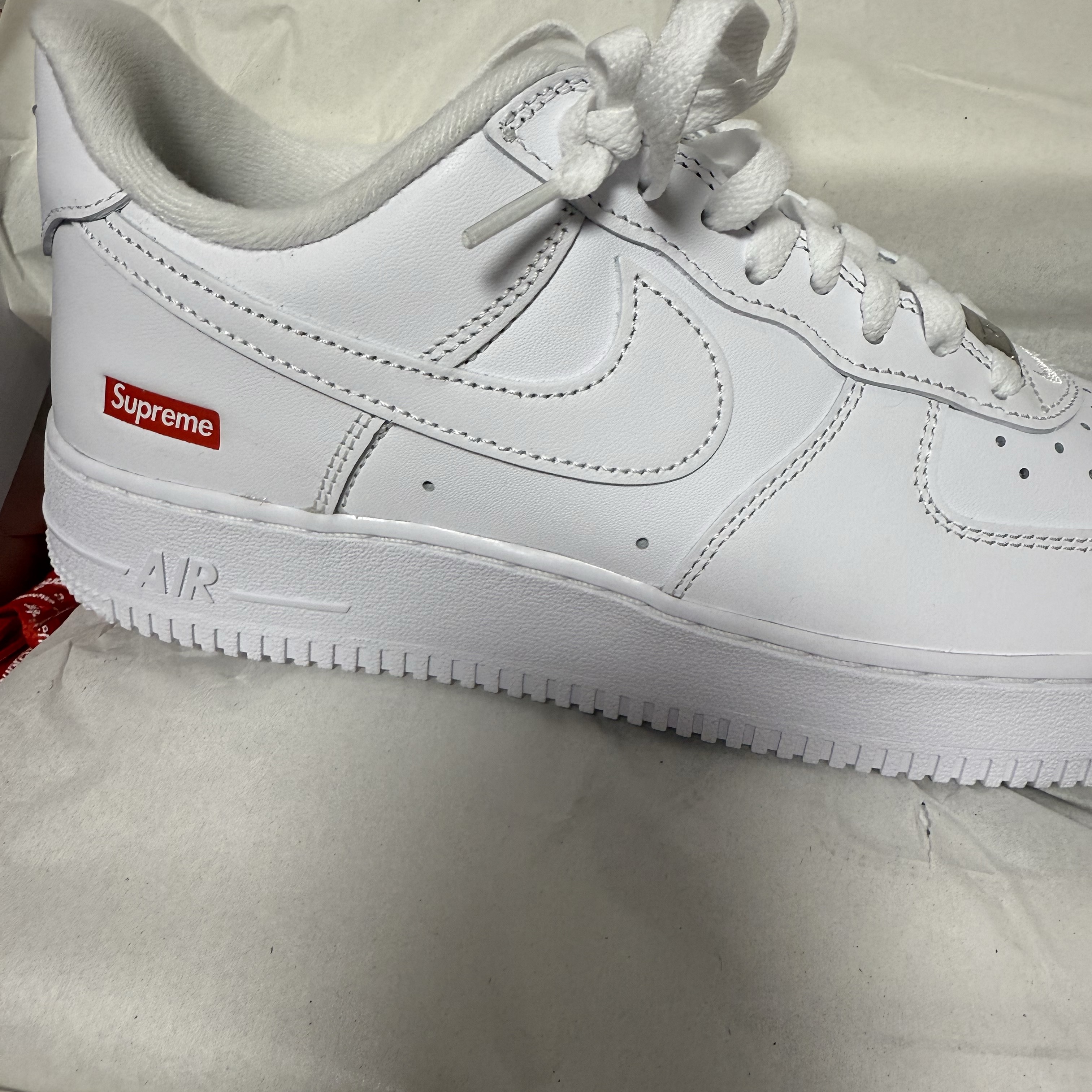 Nike x Supreme Air Force 1 Low White 착용 스타일