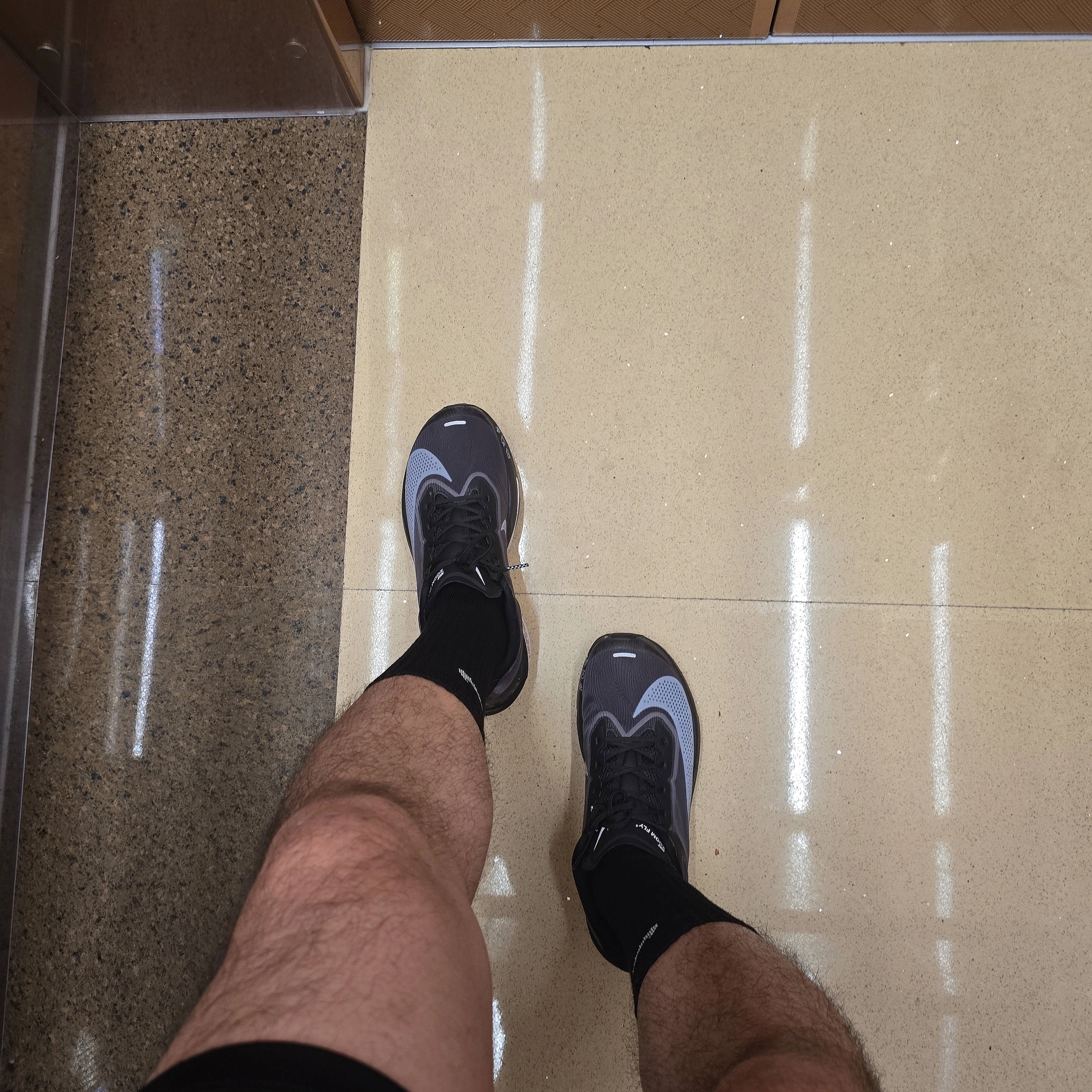 Nike Zoom Fly 6 Black Light Smoke Grey 착용 스타일