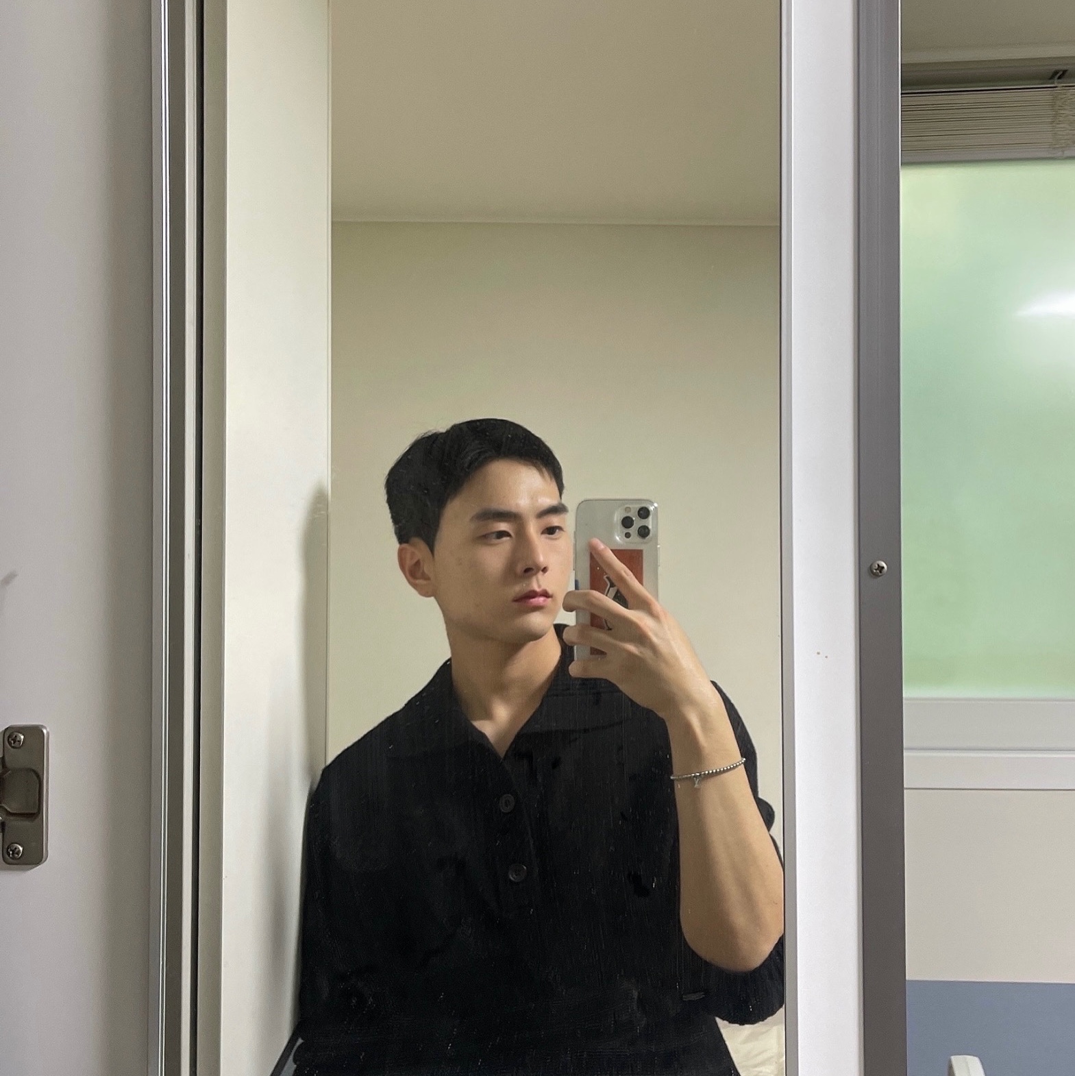 Louis Vuitton Monogram Row Bracelet Silver 착용 스타일