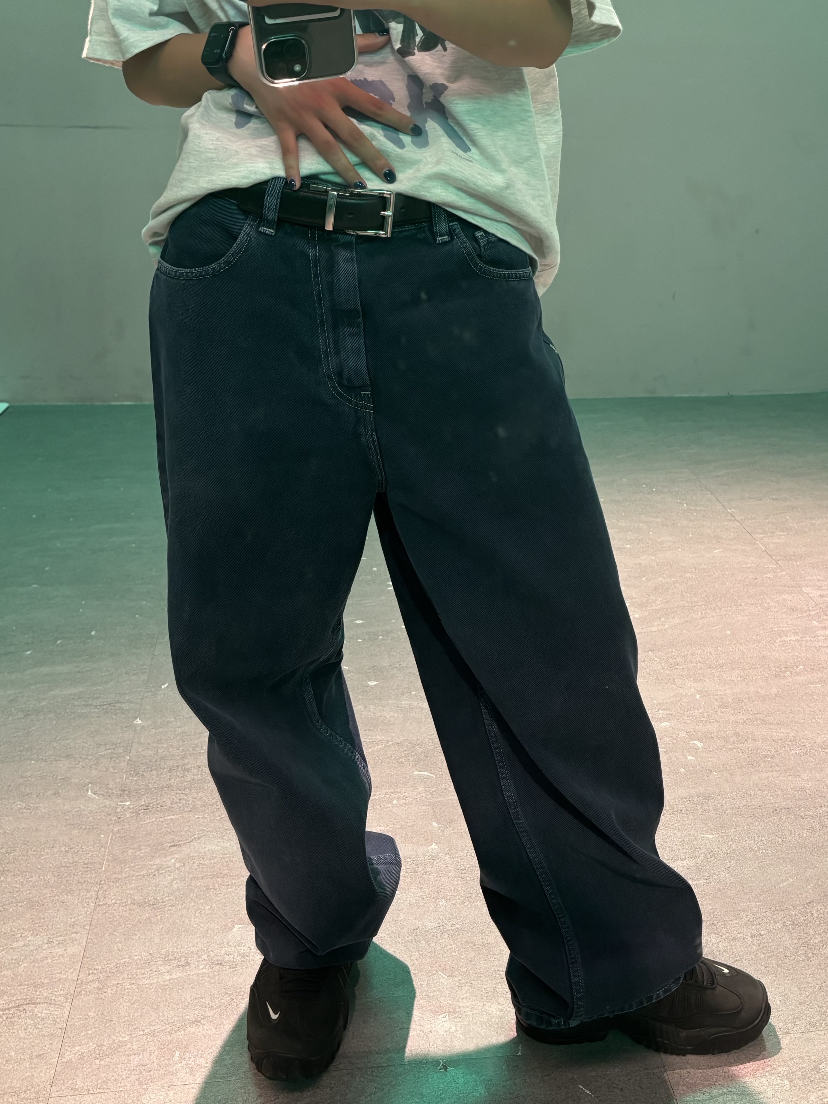(W) Carhartt WIP Brandon Pants Blue Stone Washed, Nike x Ambush Air Adjust Force SP Black and Psychic Purple 착용 스타일 - 1