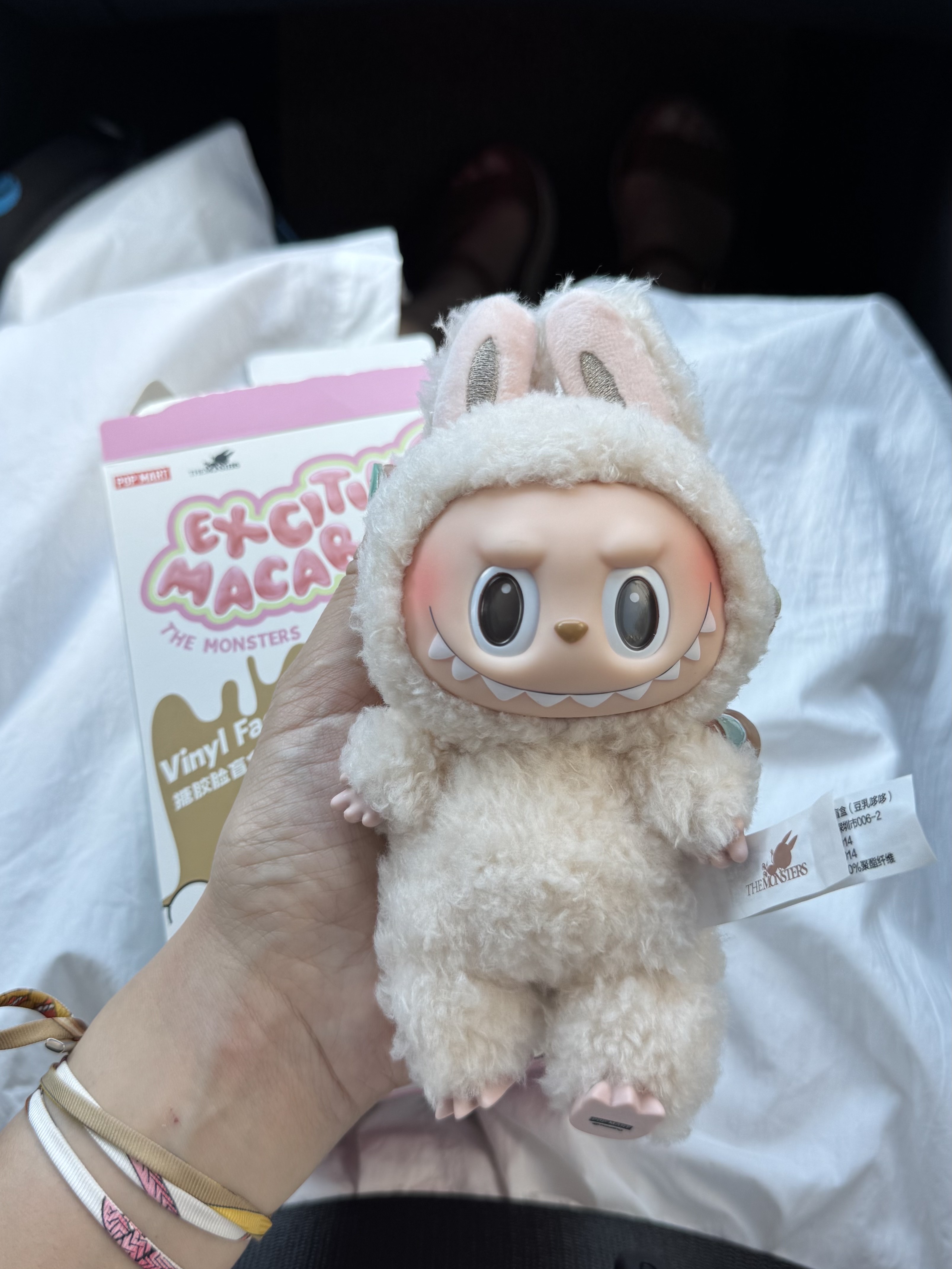Pop Mart Labubu The Monsters Labubu Tasty Macarons Series Soymilk Keyring (Opened Case) 착용 스타일 - 2