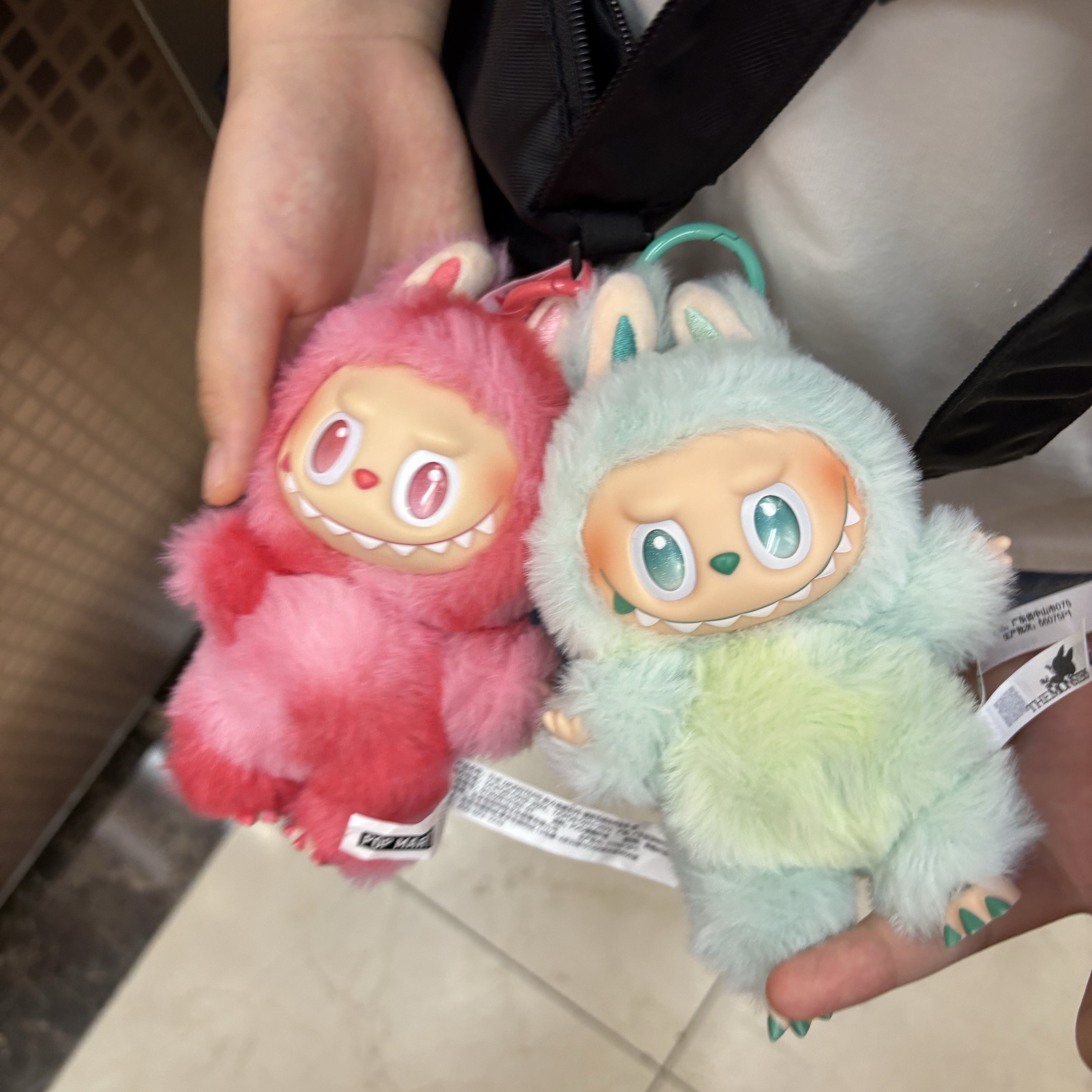 Pop Mart Labubu The Monsters Highlight Series Serenity Keyring (Opened Case) 착용 스타일
