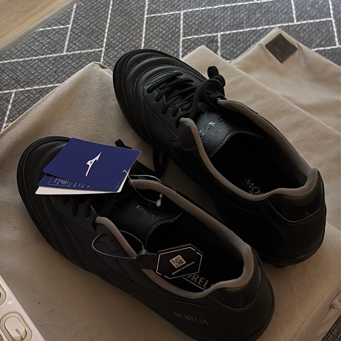Mizuno Morelia Sala Pro TF Black 착용 스타일 - 1