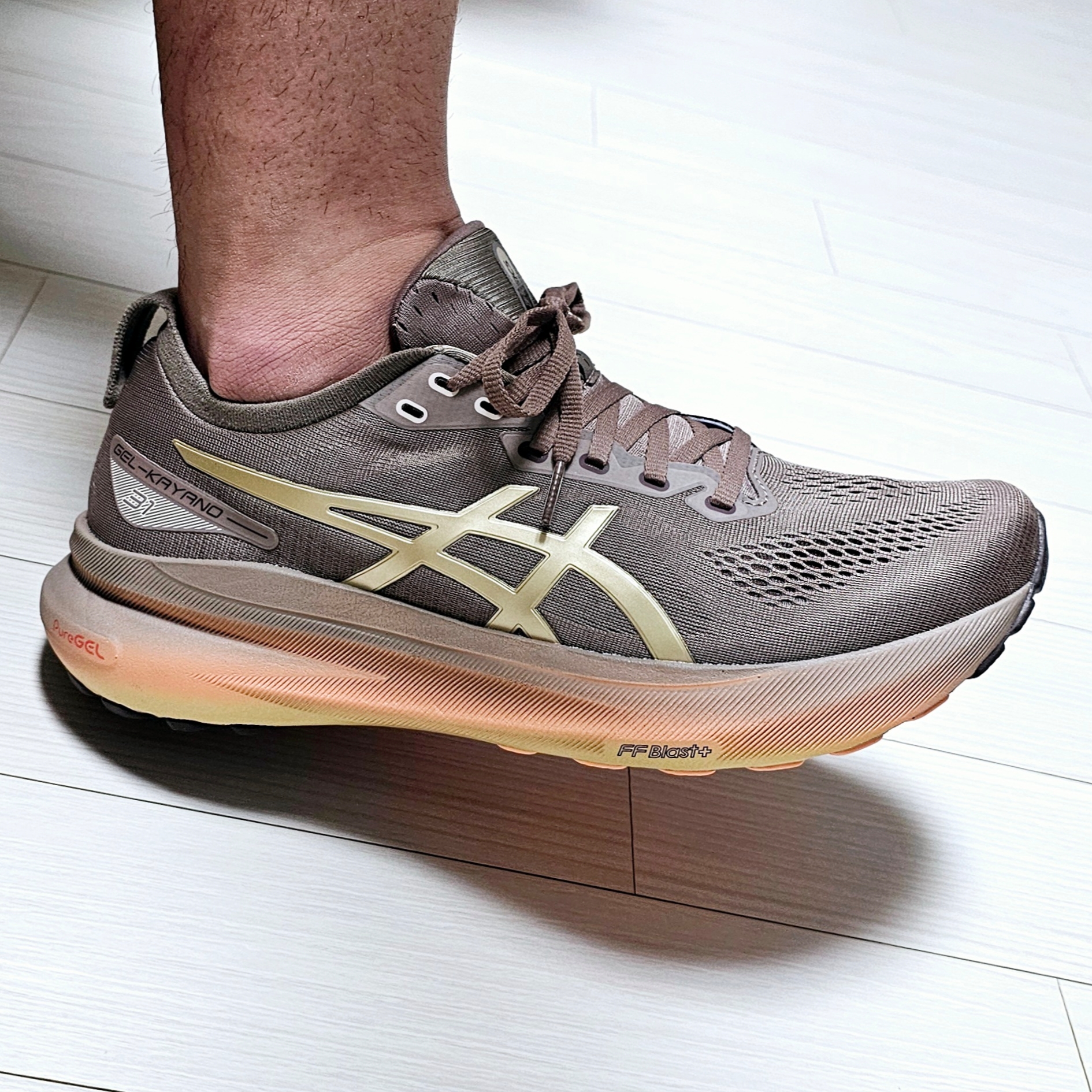 Asics Gel-Kayano 31 Luxe Taupe Grey 착용 스타일